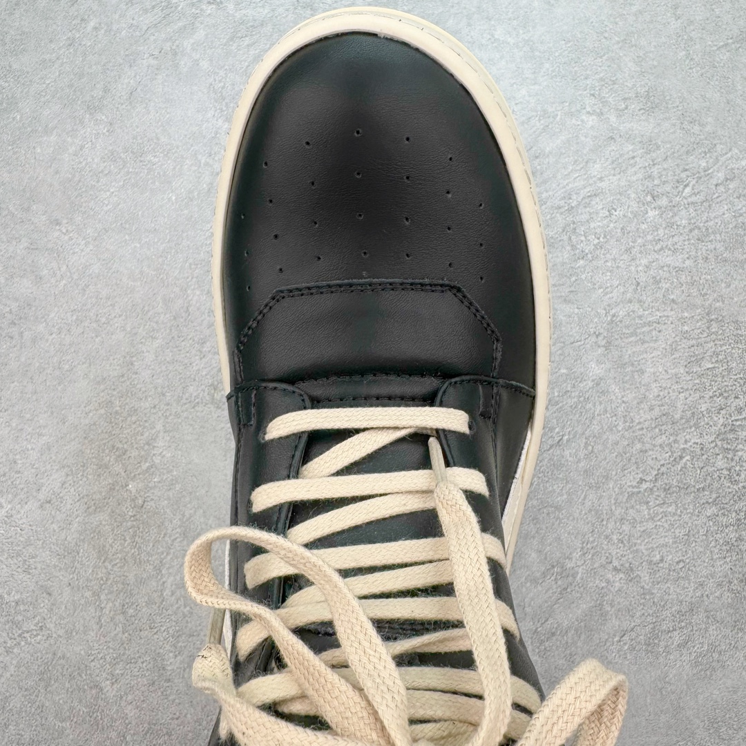 图片[4]-＃DG纯原 Rick Owens Drkshdw 瑞克·欧文斯皮面倒三角高帮时尚厚底运动板鞋 黑白 二级市场已经7K以上 平台客户随意卖四位数 RO广东原厂出品 纯原天花板 原版一比一复刻 冲正绝不翻车 还原度达到百分之98以上 原楦开发纸版版型 ZP拆解原版1：1复模裁片纸版 力求做到0错位 这样才能达到和zp一致的鞋型味道 采用进口cnc数控机床开发对版独家tpu奶香大底 区别于市场所有版本 zp同源全头层粒面小牛皮 达到和zp一致手感 原厂进口细纹布 万邦订购原厂高弹粉红色海绵 内里搭配软质细腻羊皮 TPU高密度大底 软硬度透光度高已经测试和原版一致 尺码：36 37 38 39 40 41 42 43 44 45 46-选品中心