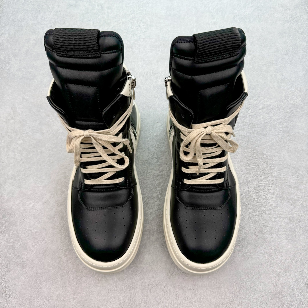 图片[2]-＃DG纯原 Rick Owens Drkshdw 瑞克·欧文斯皮面倒三角高帮时尚厚底运动板鞋 黑白 二级市场已经7K以上 平台客户随意卖四位数 RO广东原厂出品 纯原天花板 原版一比一复刻 冲正绝不翻车 还原度达到百分之98以上 原楦开发纸版版型 ZP拆解原版1：1复模裁片纸版 力求做到0错位 这样才能达到和zp一致的鞋型味道 采用进口cnc数控机床开发对版独家tpu奶香大底 区别于市场所有版本 zp同源全头层粒面小牛皮 达到和zp一致手感 原厂进口细纹布 万邦订购原厂高弹粉红色海绵 内里搭配软质细腻羊皮 TPU高密度大底 软硬度透光度高已经测试和原版一致 尺码：36 37 38 39 40 41 42 43 44 45 46-选品中心