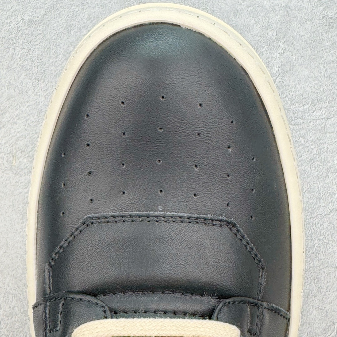 图片[14]-＃DG纯原 Rick Owens Drkshdw 瑞克·欧文斯皮面倒三角高帮时尚厚底运动板鞋 黑白 二级市场已经7K以上 平台客户随意卖四位数 RO广东原厂出品 纯原天花板 原版一比一复刻 冲正绝不翻车 还原度达到百分之98以上 原楦开发纸版版型 ZP拆解原版1：1复模裁片纸版 力求做到0错位 这样才能达到和zp一致的鞋型味道 采用进口cnc数控机床开发对版独家tpu奶香大底 区别于市场所有版本 zp同源全头层粒面小牛皮 达到和zp一致手感 原厂进口细纹布 万邦订购原厂高弹粉红色海绵 内里搭配软质细腻羊皮 TPU高密度大底 软硬度透光度高已经测试和原版一致 尺码：36 37 38 39 40 41 42 43 44 45 46-选品中心