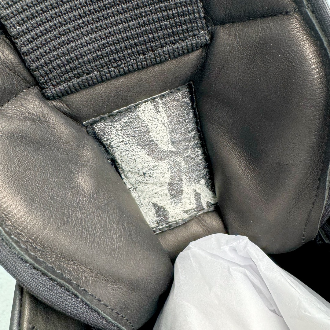 图片[19]-＃DG纯原 Rick Owens Drkshdw 瑞克·欧文斯皮面倒三角高帮时尚厚底运动板鞋 黑白 二级市场已经7K以上 平台客户随意卖四位数 RO广东原厂出品 纯原天花板 原版一比一复刻 冲正绝不翻车 还原度达到百分之98以上 原楦开发纸版版型 ZP拆解原版1：1复模裁片纸版 力求做到0错位 这样才能达到和zp一致的鞋型味道 采用进口cnc数控机床开发对版独家tpu奶香大底 区别于市场所有版本 zp同源全头层粒面小牛皮 达到和zp一致手感 原厂进口细纹布 万邦订购原厂高弹粉红色海绵 内里搭配软质细腻羊皮 TPU高密度大底 软硬度透光度高已经测试和原版一致 尺码：36 37 38 39 40 41 42 43 44 45 46-选品中心