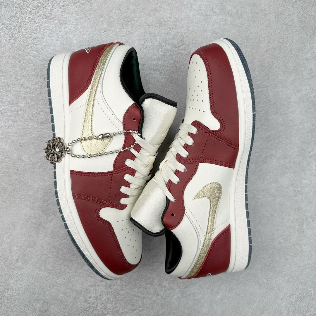 图片[3]-＃超强套现福利 Air Jordan AJ1 Low 低帮系列 品质全新升级 七十多色陆续出货 知名大厂出品 工厂配套商长期套现 正常出厂触碰不到的单价 百分百全新货品 零氧化发霉 给足利润空间操作 超乎所想的高性价比 原装楦头纸板开发 完美鞋型 超高清洁度 鞋型不臃肿别扭 原厂内置全掌气垫 A模大底 鞋舌AJ原厂专用牛津布 AJ专用反口珍珠布 原厂无杂质高弹内里海棉 特殊封边弹力鞋带 原鞋开模 拒绝公底 购置公司同步原材料 都有细节原汁原味 忠于原版 尺码：36 36.5 37.5 38 38.5 39 40 40.5 41 42 42.5 43 44 44.5 45 46 47.5-选品中心