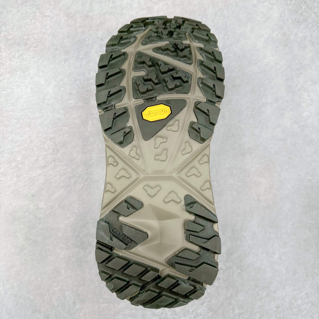 图片[9]-HOKA One One M KSY KAHA GTX Low 卡哈高帮系列厚底轻量坦克军靴户外登山运动鞋 正品代工厂版#原楦数据开发版型 采用磨砂牛剖革鞋面材质 轻量化材料Fresh Foam超轻量中底 复古老爹厚底旅游鞋火了 最潮户外鞋 2009年由法籍超马跑者 Nicolas Mermoud 及 Jean-Luc Diard 成立的运动鞋品牌 HOKA ONE ONE 最让人印象深刻超级厚的鞋底 看起来很重但实际上非常轻盈 轻量厚底的鞋底反而能够给跑者更稳定的缓震效果 在跑界相当有名 也陆续出了登山鞋、徒步鞋、慢跑鞋几种专门鞋款 HOKA ONE ONE 鞋款颜色大多设计萤光或鲜艳色系 搭配上超大的Logo 虽然好穿好走好跑又轻 但称不上时髦 尺码：36 36.5 37.5 38 38.5 39 40 40.5 41 42 42.5 43 44 44.5 45-选品中心