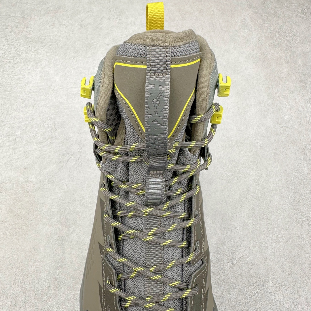 图片[5]-HOKA One One M KSY KAHA GTX Low 卡哈高帮系列厚底轻量坦克军靴户外登山运动鞋 正品代工厂版#原楦数据开发版型 采用磨砂牛剖革鞋面材质 轻量化材料Fresh Foam超轻量中底 复古老爹厚底旅游鞋火了 最潮户外鞋 2009年由法籍超马跑者 Nicolas Mermoud 及 Jean-Luc Diard 成立的运动鞋品牌 HOKA ONE ONE 最让人印象深刻超级厚的鞋底 看起来很重但实际上非常轻盈 轻量厚底的鞋底反而能够给跑者更稳定的缓震效果 在跑界相当有名 也陆续出了登山鞋、徒步鞋、慢跑鞋几种专门鞋款 HOKA ONE ONE 鞋款颜色大多设计萤光或鲜艳色系 搭配上超大的Logo 虽然好穿好走好跑又轻 但称不上时髦 尺码：36 36.5 37.5 38 38.5 39 40 40.5 41 42 42.5 43 44 44.5 45-选品中心