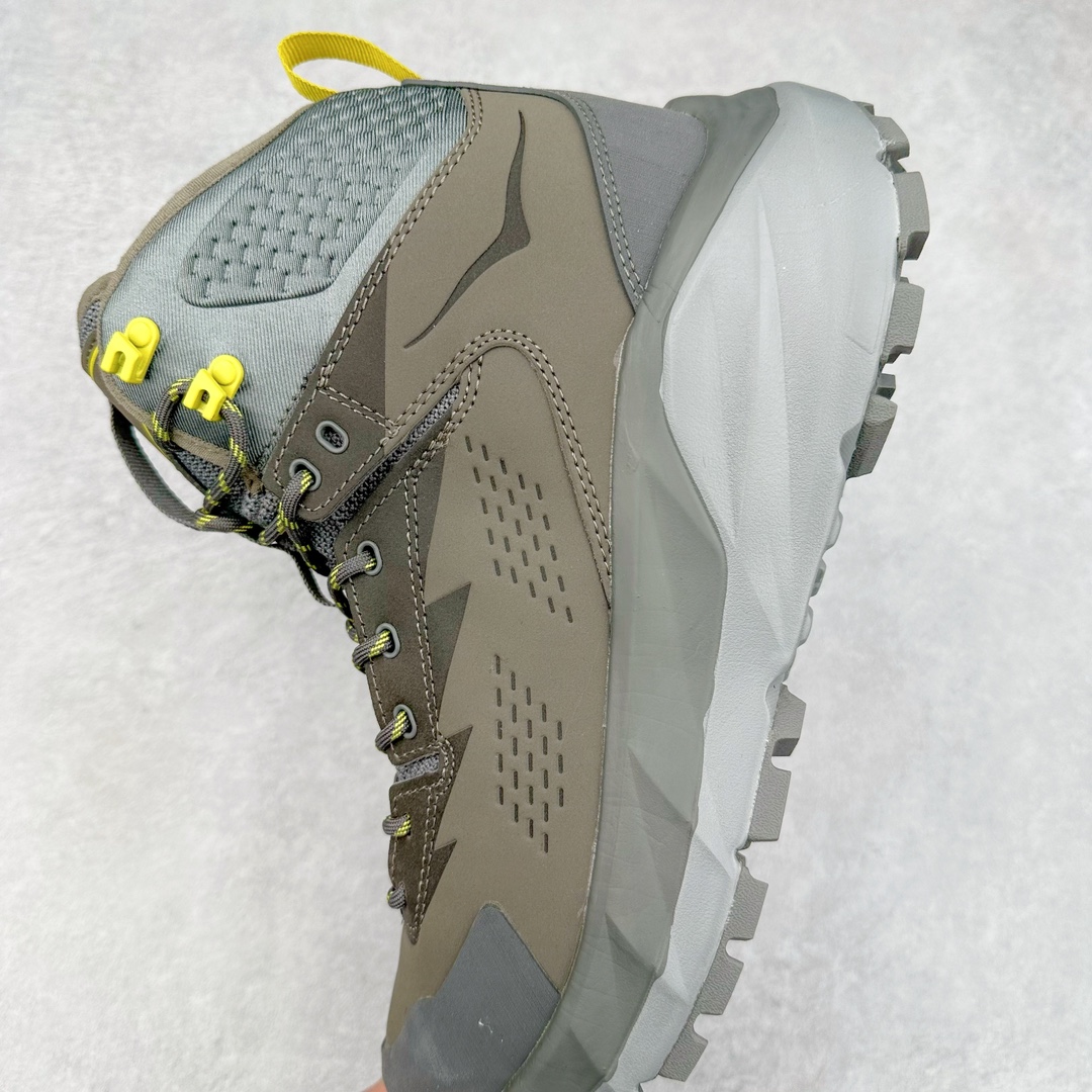 图片[7]-HOKA One One M KSY KAHA GTX Low 卡哈高帮系列厚底轻量坦克军靴户外登山运动鞋 正品代工厂版#原楦数据开发版型 采用磨砂牛剖革鞋面材质 轻量化材料Fresh Foam超轻量中底 复古老爹厚底旅游鞋火了 最潮户外鞋 2009年由法籍超马跑者 Nicolas Mermoud 及 Jean-Luc Diard 成立的运动鞋品牌 HOKA ONE ONE 最让人印象深刻超级厚的鞋底 看起来很重但实际上非常轻盈 轻量厚底的鞋底反而能够给跑者更稳定的缓震效果 在跑界相当有名 也陆续出了登山鞋、徒步鞋、慢跑鞋几种专门鞋款 HOKA ONE ONE 鞋款颜色大多设计萤光或鲜艳色系 搭配上超大的Logo 虽然好穿好走好跑又轻 但称不上时髦 尺码：36 36.5 37.5 38 38.5 39 40 40.5 41 42 42.5 43 44 44.5 45-选品中心