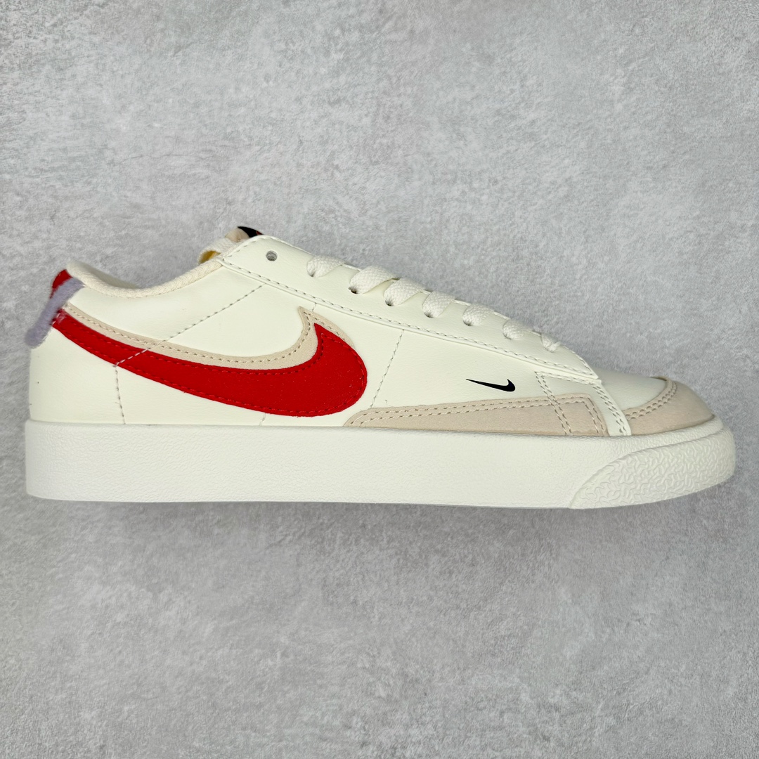 图片[11]-＃特价福利 NK Blazer Low \’77 Jumbo 开拓者大钩 DQ1470 焕新升级经典 Blazer 鞋款 大号 Swoosh 突出新时代更加张扬的潮流感 对经典的又一次改良升级 大号 Swoosh 设计结合宽大鞋带 符合当下潮流意趣 橡胶外底融入凸起人字形底纹增添几分户外感觉 尺码：36 36.5 37.5 38 38.5 39 40 40.5 41 42 42.5 43 44 44.5 45-选品中心