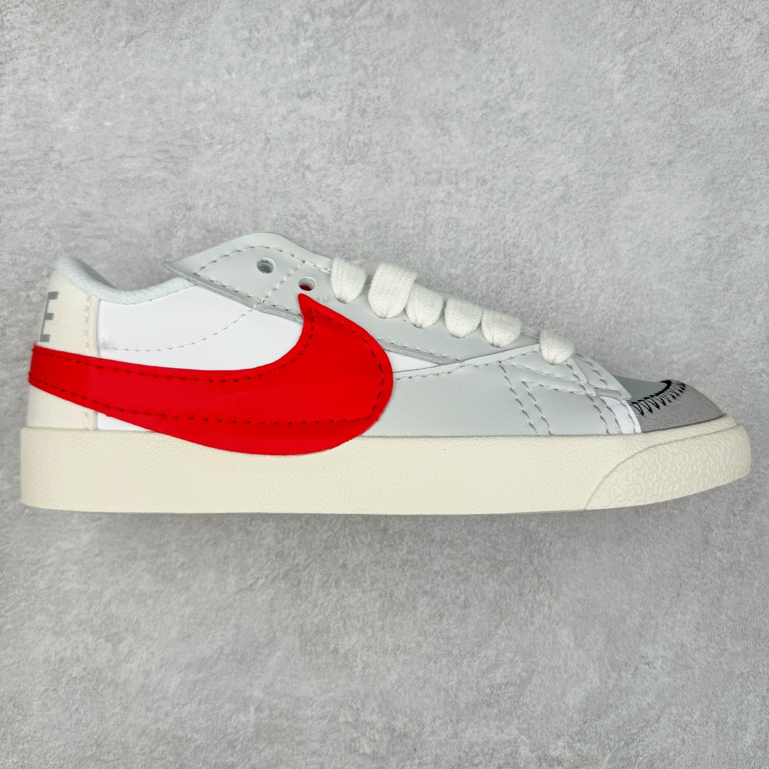 图片[3]-＃特价福利 NK Blazer Low \’77 Jumbo 开拓者大钩 DQ1470 焕新升级经典 Blazer 鞋款 大号 Swoosh 突出新时代更加张扬的潮流感 对经典的又一次改良升级 大号 Swoosh 设计结合宽大鞋带 符合当下潮流意趣 橡胶外底融入凸起人字形底纹增添几分户外感觉 尺码：36 36.5 37.5 38 38.5 39 40 40.5 41 42 42.5 43 44 44.5 45-选品中心