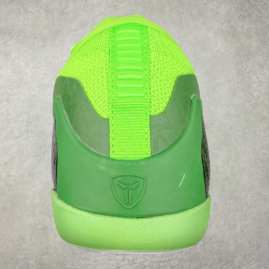 图片[8]-NK Kobe 9 Elite Protro 科比九代精英款低帮实战篮球鞋 FZ7334-100 设计灵感中与以往几代的耐克 ZOOM KOBE 系列一样，加入了签名，密码，碳板这些元素，在表达它的主人身份的同时，也显示了自己的与众不同。鞋后跟的九条红色代表的则是科比接受跟腱修复手术后的伤疤，象征了科比坚韧的赛场性格。此外，耐克Kobe 9 Elite也用到了耐克最新的 Flyknit科技，在使 耐克Kobe 9 Elite更加轻盈的同时，也变得更有支撑性与耐用性。鞋身两侧以及经常弯折的区域采用的则是更紧密的连接方式。看似夸张的超高帮设计并不会在实战中影响脚的感受，其完美的包裹性并没有降低耐克Kobe 9 Elite本身的灵活性。再夸张的动作，鞋面都会紧紧包裹脚部，丝毫不会影响发挥。尺码：40 40.5 41 42 42.5 43 44 44.5 45 46-选品中心