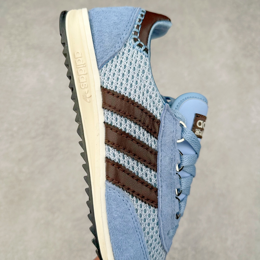 图片[6]-Wales Bonner X adidas Originals SL76 联名蓝色 IH3262 Wales Bonner 与 adidas Originals 的联乘系列再次掀起时尚热潮，而其中的 SL76 鞋款更是成为了焦点。相比无鞋盖的Samba，SL76更能俘获我的青睐 这款鞋不仅是对1972年慕尼黑奥运会上经典跑鞋SL72的致敬，更是将怀旧风情与现代设计完美融合。修长的鞋型、针织网层鞋身与绒面板料的交汇，都展现了其精湛的工艺与独特品味。皮革材质的标志三条杠点缀与中底一抹白色腰线，更是为其增添了几分复古奢华的气息。D形环扣的巧妙设计，为鞋带增添了趣味性，同时也提升了鞋款的实用性。鞋底采用EVA材质，不仅增加了鞋款的高度，还提供了更好的缓震性能。齿纹橡胶外底则保证了鞋款的抓地力和耐磨性，让穿着者在运动时更加稳定、安全。尺码：36 36.5 37.5 38 38.5 39 40 40.5 41 42 42.5 43 44 44.5 45-选品中心