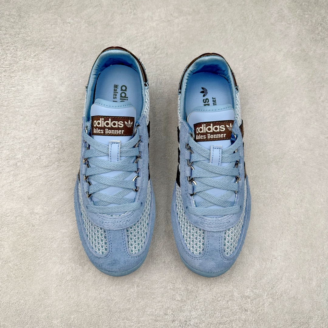 图片[2]-Wales Bonner X adidas Originals SL76 联名蓝色 IH3262 Wales Bonner 与 adidas Originals 的联乘系列再次掀起时尚热潮，而其中的 SL76 鞋款更是成为了焦点。相比无鞋盖的Samba，SL76更能俘获我的青睐 这款鞋不仅是对1972年慕尼黑奥运会上经典跑鞋SL72的致敬，更是将怀旧风情与现代设计完美融合。修长的鞋型、针织网层鞋身与绒面板料的交汇，都展现了其精湛的工艺与独特品味。皮革材质的标志三条杠点缀与中底一抹白色腰线，更是为其增添了几分复古奢华的气息。D形环扣的巧妙设计，为鞋带增添了趣味性，同时也提升了鞋款的实用性。鞋底采用EVA材质，不仅增加了鞋款的高度，还提供了更好的缓震性能。齿纹橡胶外底则保证了鞋款的抓地力和耐磨性，让穿着者在运动时更加稳定、安全。尺码：36 36.5 37.5 38 38.5 39 40 40.5 41 42 42.5 43 44 44.5 45-选品中心