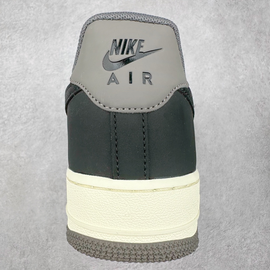 图片[8]-NK Air Force 1´07 Low 空军一号低帮百搭休闲运动板鞋 FZ5235-001 柔软、弹性十足的缓震性能和出色的中底设计 横跨复古与现代的外型结合 造就出风靡全球 三十多年的Force 1 直到今天还深受青睐 尺码：36 36.5 37.5 38 38.5 39 40 40.5 41 42 42.5 43 44 44.5 45-选品中心