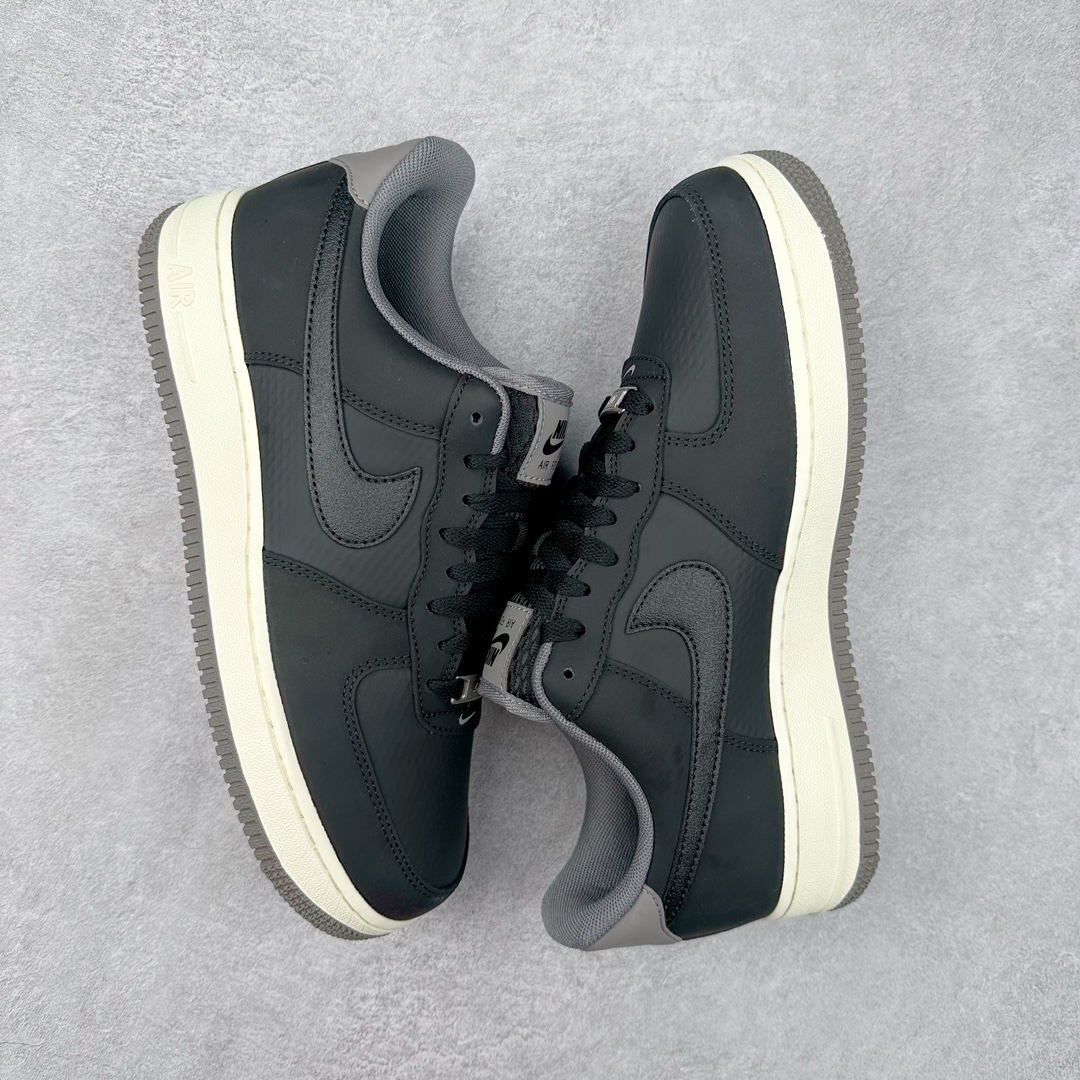 图片[3]-NK Air Force 1´07 Low 空军一号低帮百搭休闲运动板鞋 FZ5235-001 柔软、弹性十足的缓震性能和出色的中底设计 横跨复古与现代的外型结合 造就出风靡全球 三十多年的Force 1 直到今天还深受青睐 尺码：36 36.5 37.5 38 38.5 39 40 40.5 41 42 42.5 43 44 44.5 45-选品中心