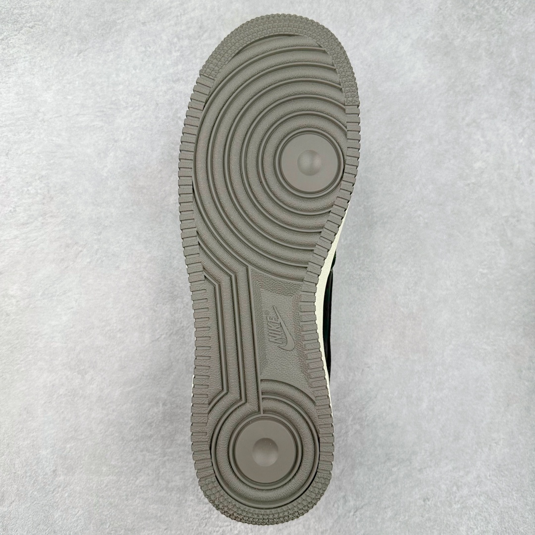 图片[9]-NK Air Force 1´07 Low 空军一号低帮百搭休闲运动板鞋 FZ5235-001 柔软、弹性十足的缓震性能和出色的中底设计 横跨复古与现代的外型结合 造就出风靡全球 三十多年的Force 1 直到今天还深受青睐 尺码：36 36.5 37.5 38 38.5 39 40 40.5 41 42 42.5 43 44 44.5 45-选品中心