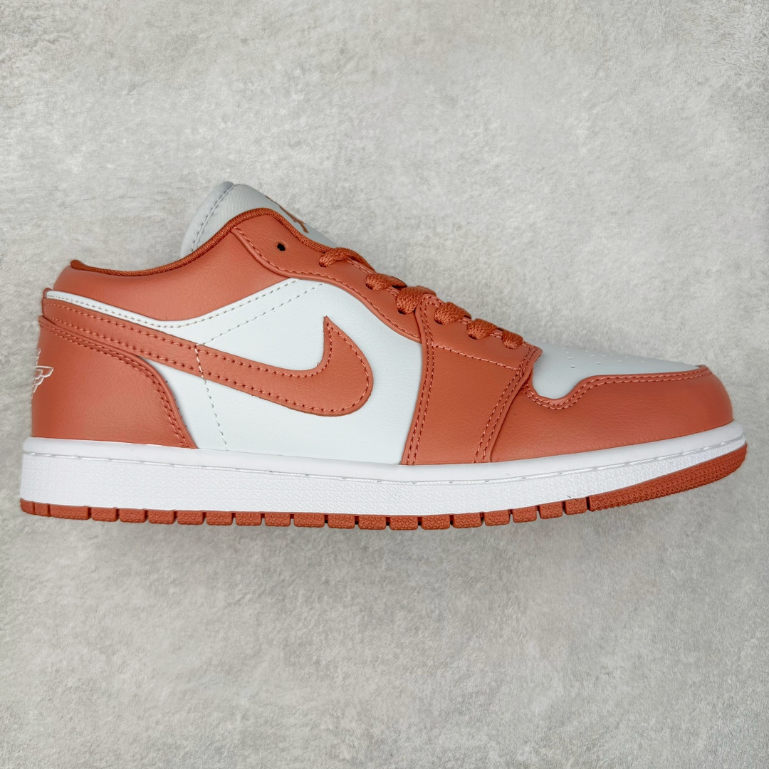 ＃超强套现福利 Air Jordan AJ1 Low 低帮系列 品质全新升级 七十多色陆续出货 知名大厂出品 工厂配套商长期套现 正常出厂触碰不到的单价 百分百全新货品 零氧化发霉 给足利润空间操作 超乎所想的高性价比 原装楦头纸板开发 完美鞋型 超高清洁度 鞋型不臃肿别扭 原厂内置全掌气垫 A模大底 鞋舌AJ原厂专用牛津布 AJ专用反口珍珠布 原厂无杂质高弹内里海棉 特殊封边弹力鞋带 原鞋开模 拒绝公底 购置公司同步原材料 都有细节原汁原味 忠于原版 尺码：36 36.5 37.5 38 38.5 39 40 40.5 41 42 42.5 43 44 44.5 45 46 47.5-选品中心