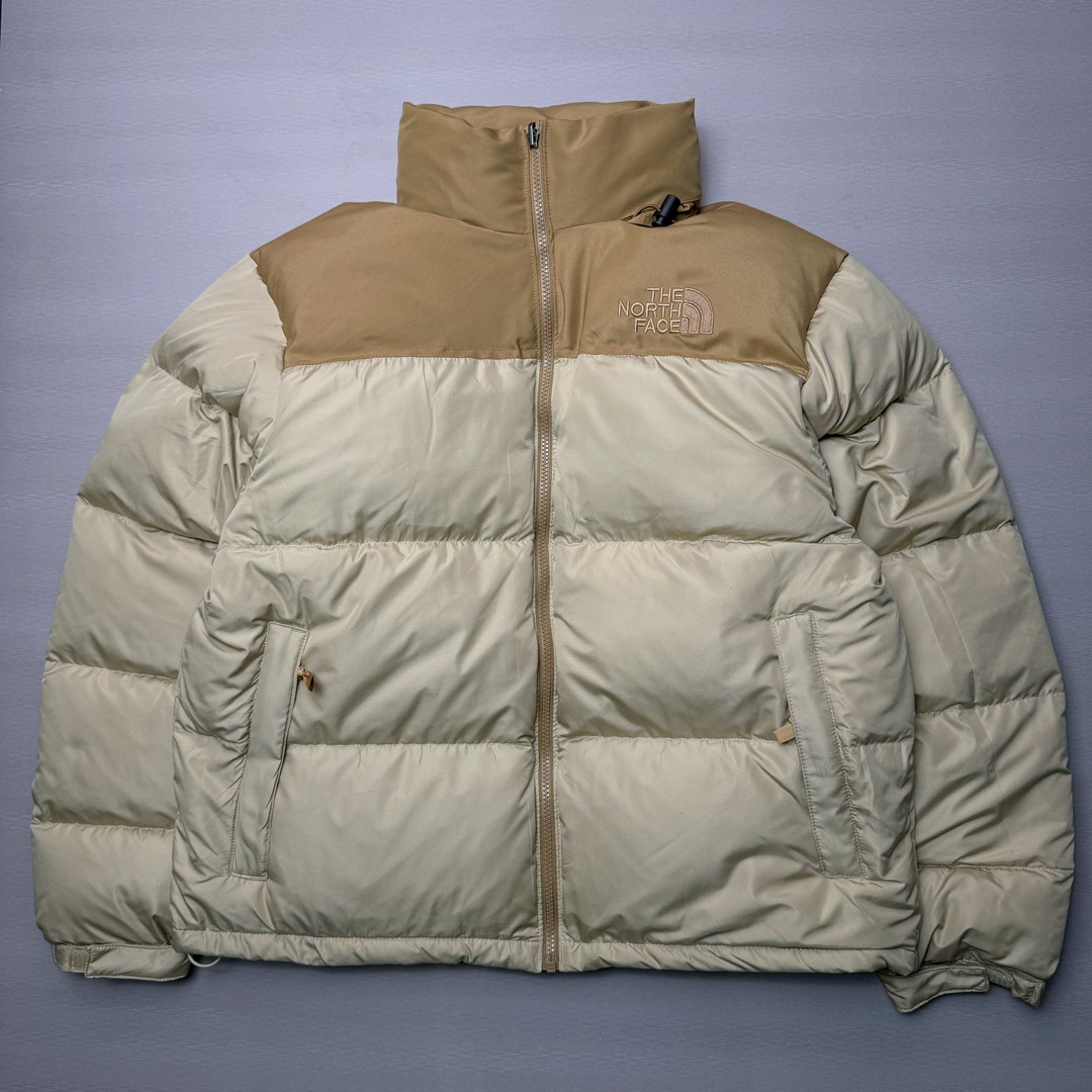 ＃K版暖冬福利 全年售后 THE NORTH FACE 1996 Nuptse 北面经典拼色系列户外羽绒服 全程亲手操刀全程跟踪自主订单 纯正美版原版开发回避市场错误版型雷区 中高端提平台外贸客户首选版本 细节领先市场 专治各种艺术家臭毛病 超低售后率 万件现货 稳定供应 永不断码 独家定制特调绒区分市面低价棉服 充绒380克以上蓬松饱和度上手秒懂 辅料材料均独家定制区分市场粗材劣质 原版定制防水面料随意检测区分市场 全新定制主标NFC 可随意自主手机检测 尺码：XS-XXL 黑色有3XL 粉色XS-XL-选品中心