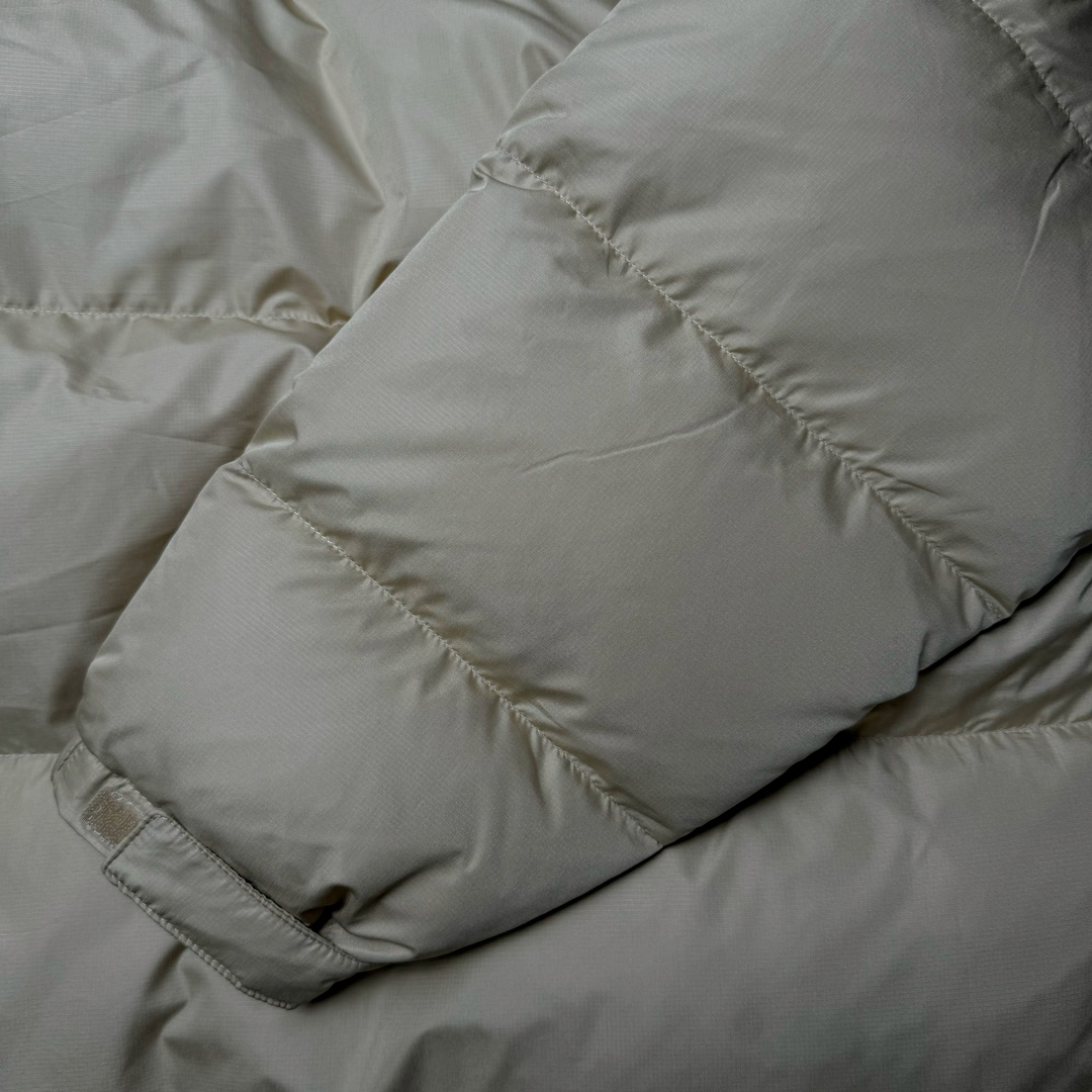 图片[6]-＃K版暖冬福利 全年售后 THE NORTH FACE 1996 Nuptse 北面经典拼色系列户外羽绒服 全程亲手操刀全程跟踪自主订单 纯正美版原版开发回避市场错误版型雷区 中高端提平台外贸客户首选版本 细节领先市场 专治各种艺术家臭毛病 超低售后率 万件现货 稳定供应 永不断码 独家定制特调绒区分市面低价棉服 充绒380克以上蓬松饱和度上手秒懂 辅料材料均独家定制区分市场粗材劣质 原版定制防水面料随意检测区分市场 全新定制主标NFC 可随意自主手机检测 尺码：XS-XXL 黑色有3XL 粉色XS-XL-选品中心