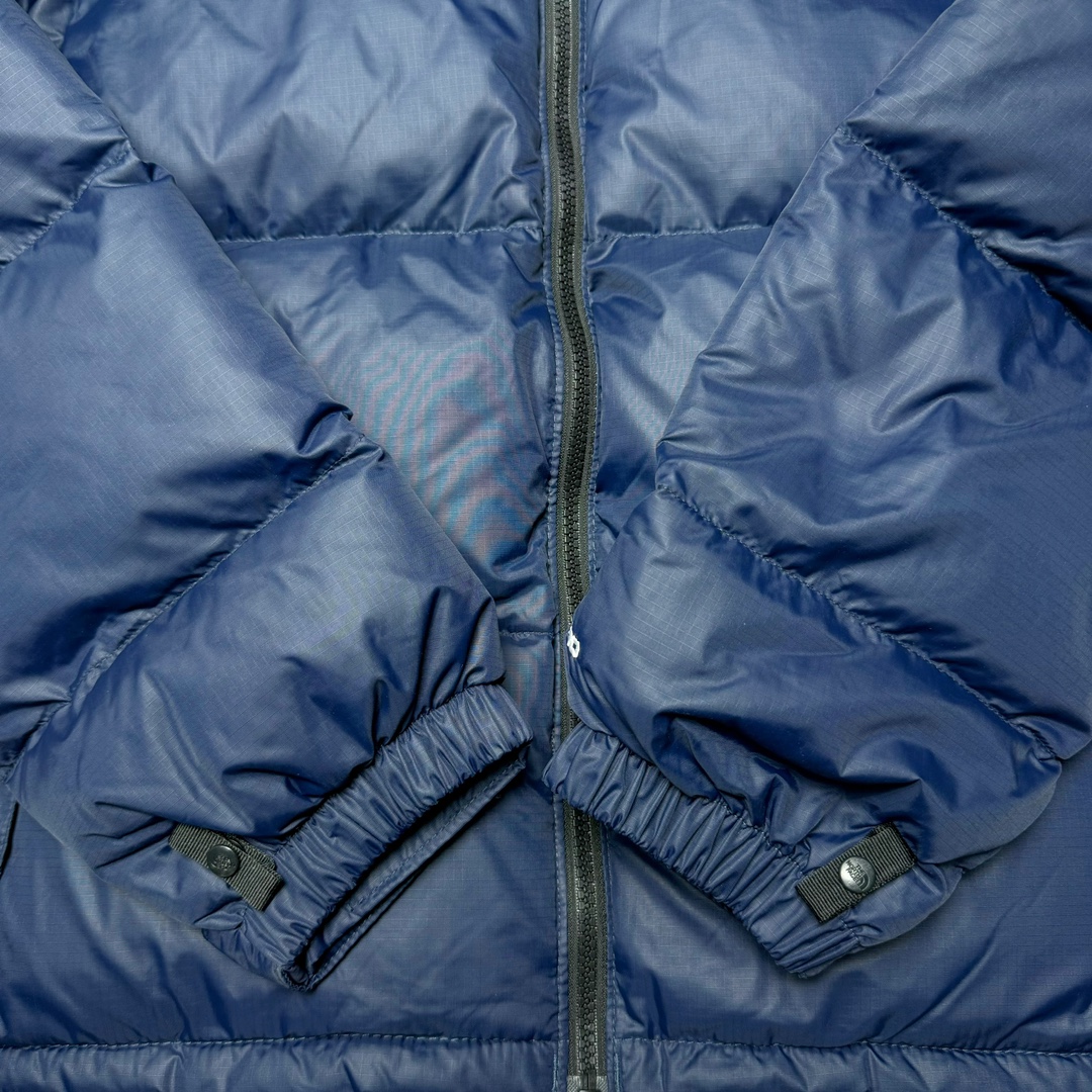 图片[6]-＃K版暖冬福利 全年售后 THE NORTH FACE 1996 Nuptse 北面经典拼色系列户外羽绒服 全程亲手操刀全程跟踪自主订单 纯正美版原版开发回避市场错误版型雷区 中高端提平台外贸客户首选版本 细节领先市场 专治各种艺术家臭毛病 超低售后率 万件现货 稳定供应 永不断码 独家定制特调绒区分市面低价棉服 充绒380克以上蓬松饱和度上手秒懂 辅料材料均独家定制区分市场粗材劣质 原版定制防水面料随意检测区分市场 全新定制主标NFC 可随意自主手机检测 尺码：XS-XXL 黑色有3XL 粉色XS-XL-选品中心