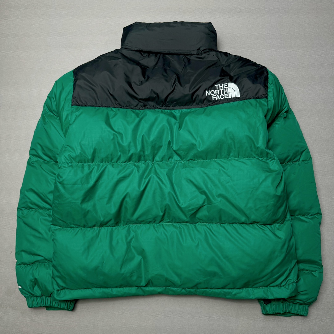 图片[2]-＃K版暖冬福利 全年售后 THE NORTH FACE 1996 Nuptse 北面经典拼色系列户外羽绒服 全程亲手操刀全程跟踪自主订单 纯正美版原版开发回避市场错误版型雷区 中高端提平台外贸客户首选版本 细节领先市场 专治各种艺术家臭毛病 超低售后率 万件现货 稳定供应 永不断码 独家定制特调绒区分市面低价棉服 充绒380克以上蓬松饱和度上手秒懂 辅料材料均独家定制区分市场粗材劣质 原版定制防水面料随意检测区分市场 全新定制主标NFC 可随意自主手机检测 尺码：XS-XXL 黑色有3XL 粉色XS-XL-选品中心