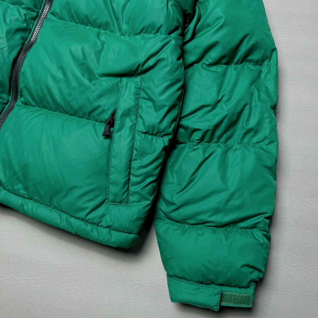 图片[10]-＃K版暖冬福利 全年售后 THE NORTH FACE 1996 Nuptse 北面经典拼色系列户外羽绒服 全程亲手操刀全程跟踪自主订单 纯正美版原版开发回避市场错误版型雷区 中高端提平台外贸客户首选版本 细节领先市场 专治各种艺术家臭毛病 超低售后率 万件现货 稳定供应 永不断码 独家定制特调绒区分市面低价棉服 充绒380克以上蓬松饱和度上手秒懂 辅料材料均独家定制区分市场粗材劣质 原版定制防水面料随意检测区分市场 全新定制主标NFC 可随意自主手机检测 尺码：XS-XXL 黑色有3XL 粉色XS-XL-选品中心