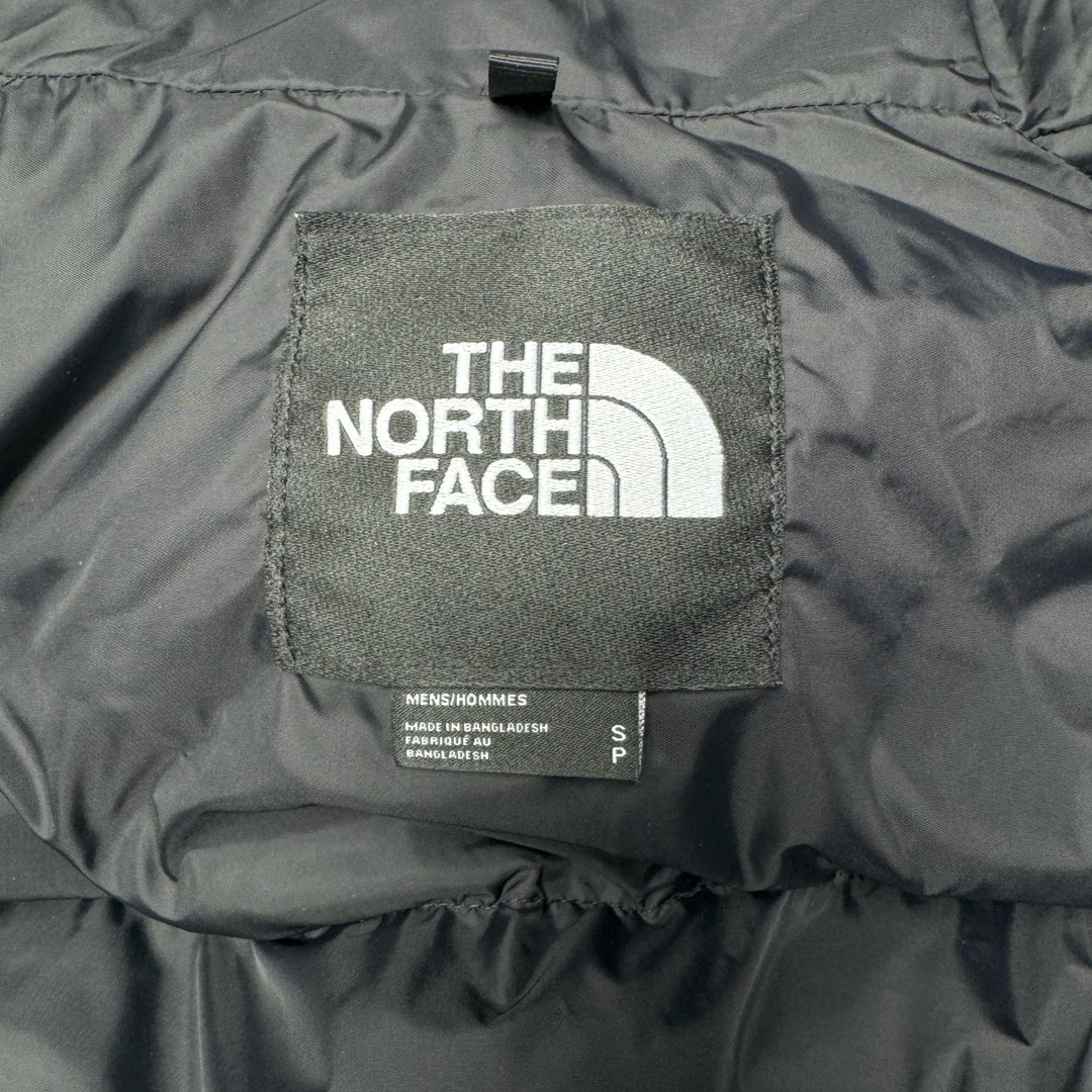 图片[8]-＃K版暖冬福利 全年售后 THE NORTH FACE 1996 Nuptse 北面经典拼色系列户外羽绒服 全程亲手操刀全程跟踪自主订单 纯正美版原版开发回避市场错误版型雷区 中高端提平台外贸客户首选版本 细节领先市场 专治各种艺术家臭毛病 超低售后率 万件现货 稳定供应 永不断码 独家定制特调绒区分市面低价棉服 充绒380克以上蓬松饱和度上手秒懂 辅料材料均独家定制区分市场粗材劣质 原版定制防水面料随意检测区分市场 全新定制主标NFC 可随意自主手机检测 尺码：XS-XXL 黑色有3XL 粉色XS-XL-选品中心
