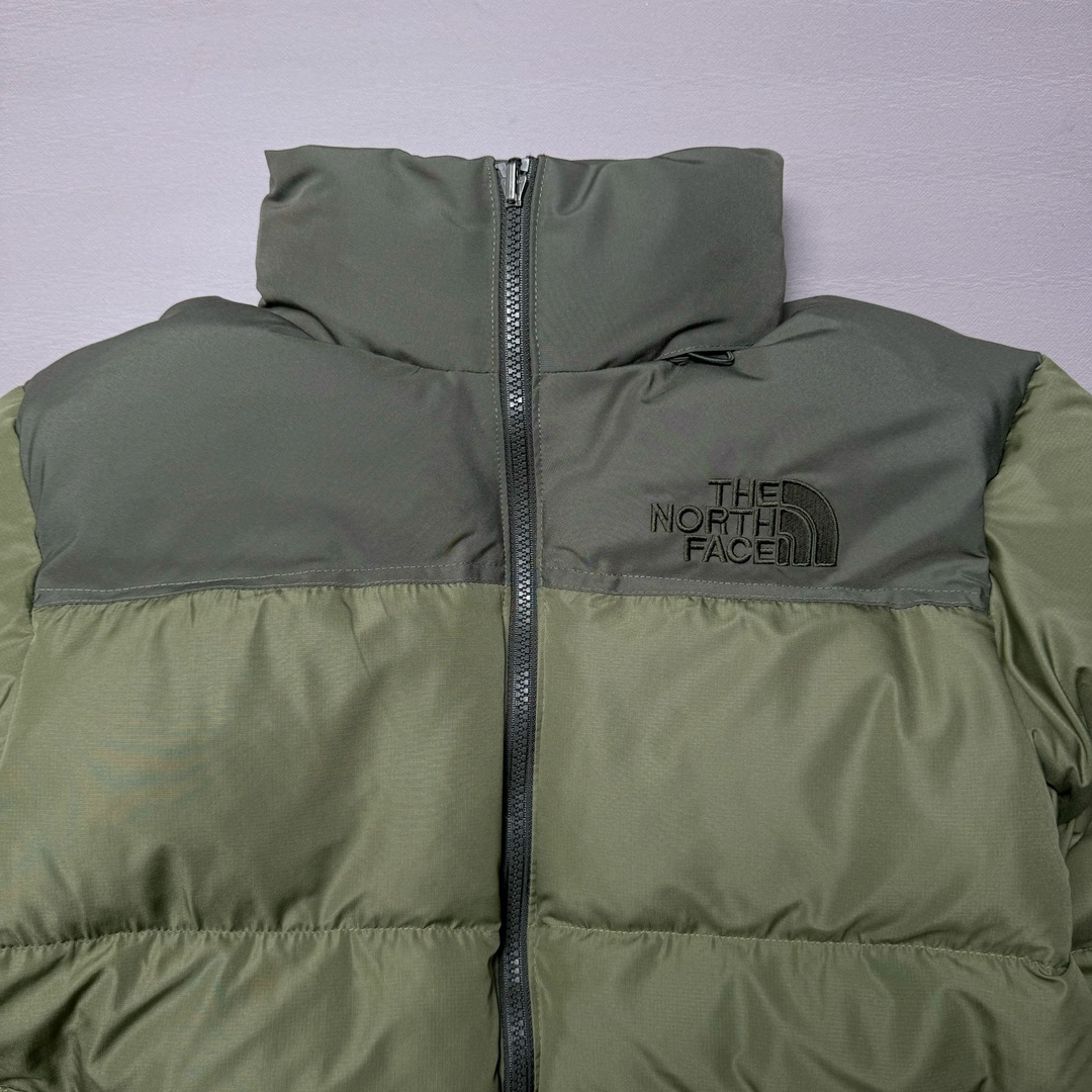 图片[4]-＃K版暖冬福利 全年售后 THE NORTH FACE 1996 Nuptse 北面经典拼色系列户外羽绒服 全程亲手操刀全程跟踪自主订单 纯正美版原版开发回避市场错误版型雷区 中高端提平台外贸客户首选版本 细节领先市场 专治各种艺术家臭毛病 超低售后率 万件现货 稳定供应 永不断码 独家定制特调绒区分市面低价棉服 充绒380克以上蓬松饱和度上手秒懂 辅料材料均独家定制区分市场粗材劣质 原版定制防水面料随意检测区分市场 全新定制主标NFC 可随意自主手机检测 尺码：XS-XXL 黑色有3XL 粉色XS-XL-选品中心