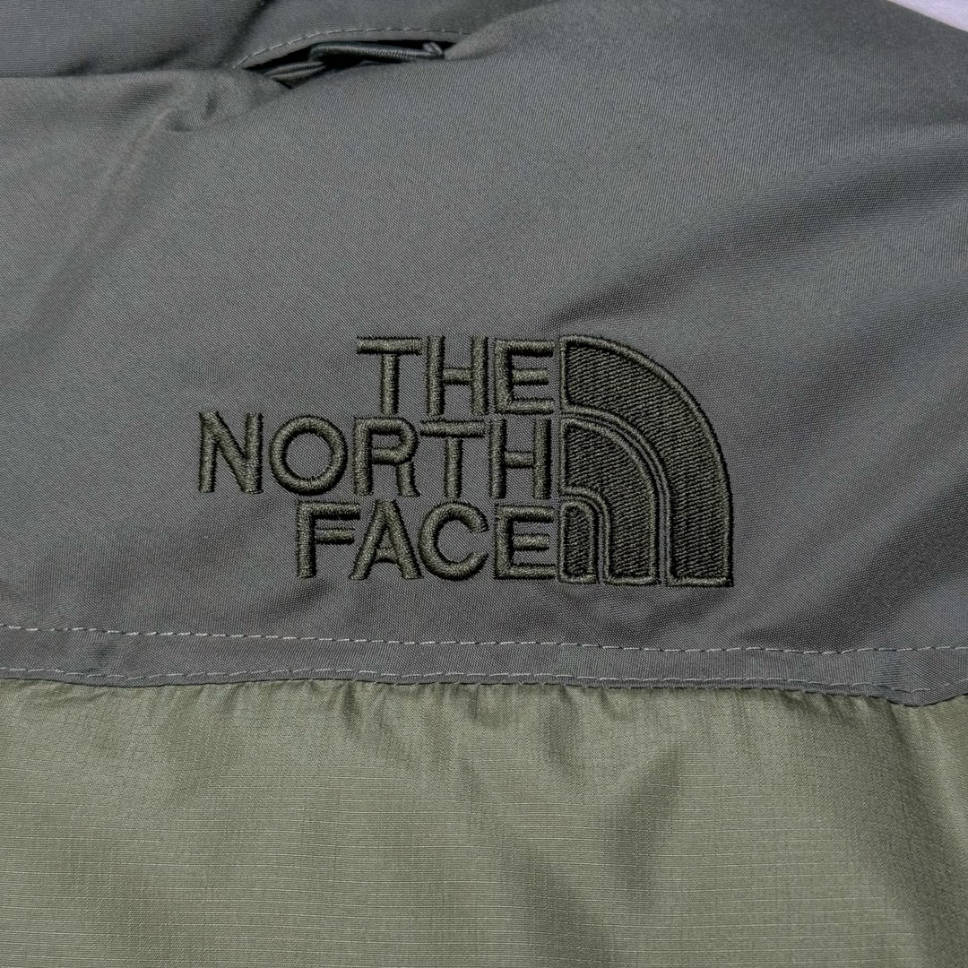 图片[5]-＃K版暖冬福利 全年售后 THE NORTH FACE 1996 Nuptse 北面经典拼色系列户外羽绒服 全程亲手操刀全程跟踪自主订单 纯正美版原版开发回避市场错误版型雷区 中高端提平台外贸客户首选版本 细节领先市场 专治各种艺术家臭毛病 超低售后率 万件现货 稳定供应 永不断码 独家定制特调绒区分市面低价棉服 充绒380克以上蓬松饱和度上手秒懂 辅料材料均独家定制区分市场粗材劣质 原版定制防水面料随意检测区分市场 全新定制主标NFC 可随意自主手机检测 尺码：XS-XXL 黑色有3XL 粉色XS-XL-选品中心