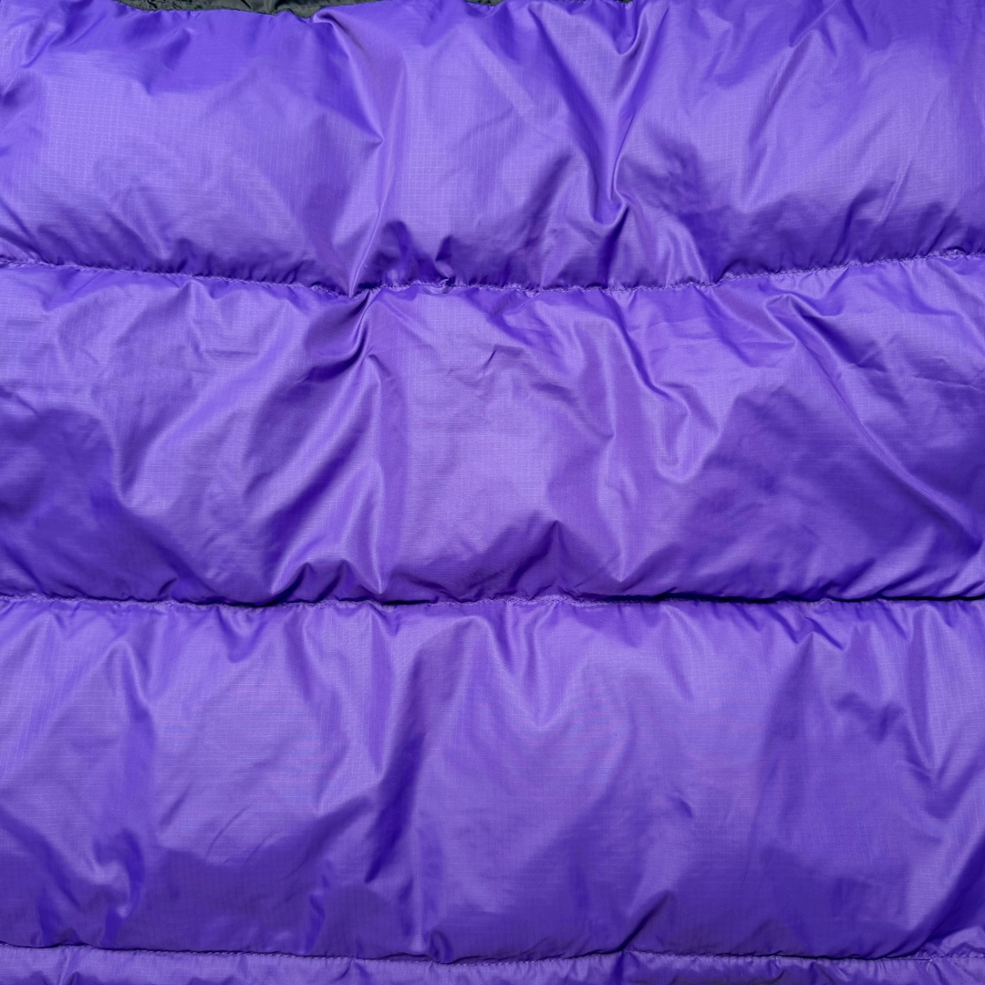 图片[7]-＃K版暖冬福利 全年售后 THE NORTH FACE 1996 Nuptse 北面经典拼色系列户外羽绒服 全程亲手操刀全程跟踪自主订单 纯正美版原版开发回避市场错误版型雷区 中高端提平台外贸客户首选版本 细节领先市场 专治各种艺术家臭毛病 超低售后率 万件现货 稳定供应 永不断码 独家定制特调绒区分市面低价棉服 充绒380克以上蓬松饱和度上手秒懂 辅料材料均独家定制区分市场粗材劣质 原版定制防水面料随意检测区分市场 全新定制主标NFC 可随意自主手机检测 尺码：XS-XXL 黑色有3XL 粉色XS-XL-选品中心