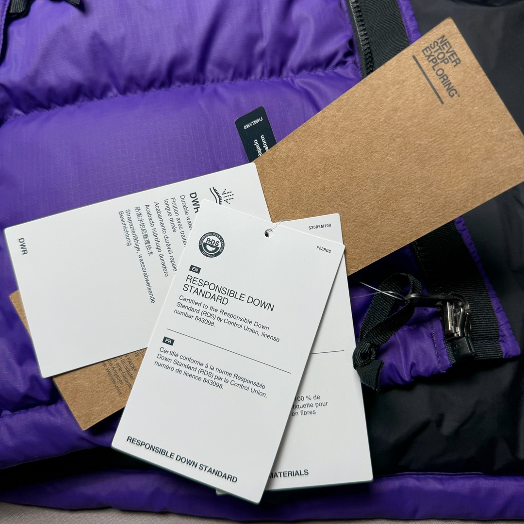 图片[10]-＃K版暖冬福利 全年售后 THE NORTH FACE 1996 Nuptse 北面经典拼色系列户外羽绒服 全程亲手操刀全程跟踪自主订单 纯正美版原版开发回避市场错误版型雷区 中高端提平台外贸客户首选版本 细节领先市场 专治各种艺术家臭毛病 超低售后率 万件现货 稳定供应 永不断码 独家定制特调绒区分市面低价棉服 充绒380克以上蓬松饱和度上手秒懂 辅料材料均独家定制区分市场粗材劣质 原版定制防水面料随意检测区分市场 全新定制主标NFC 可随意自主手机检测 尺码：XS-XXL 黑色有3XL 粉色XS-XL-选品中心