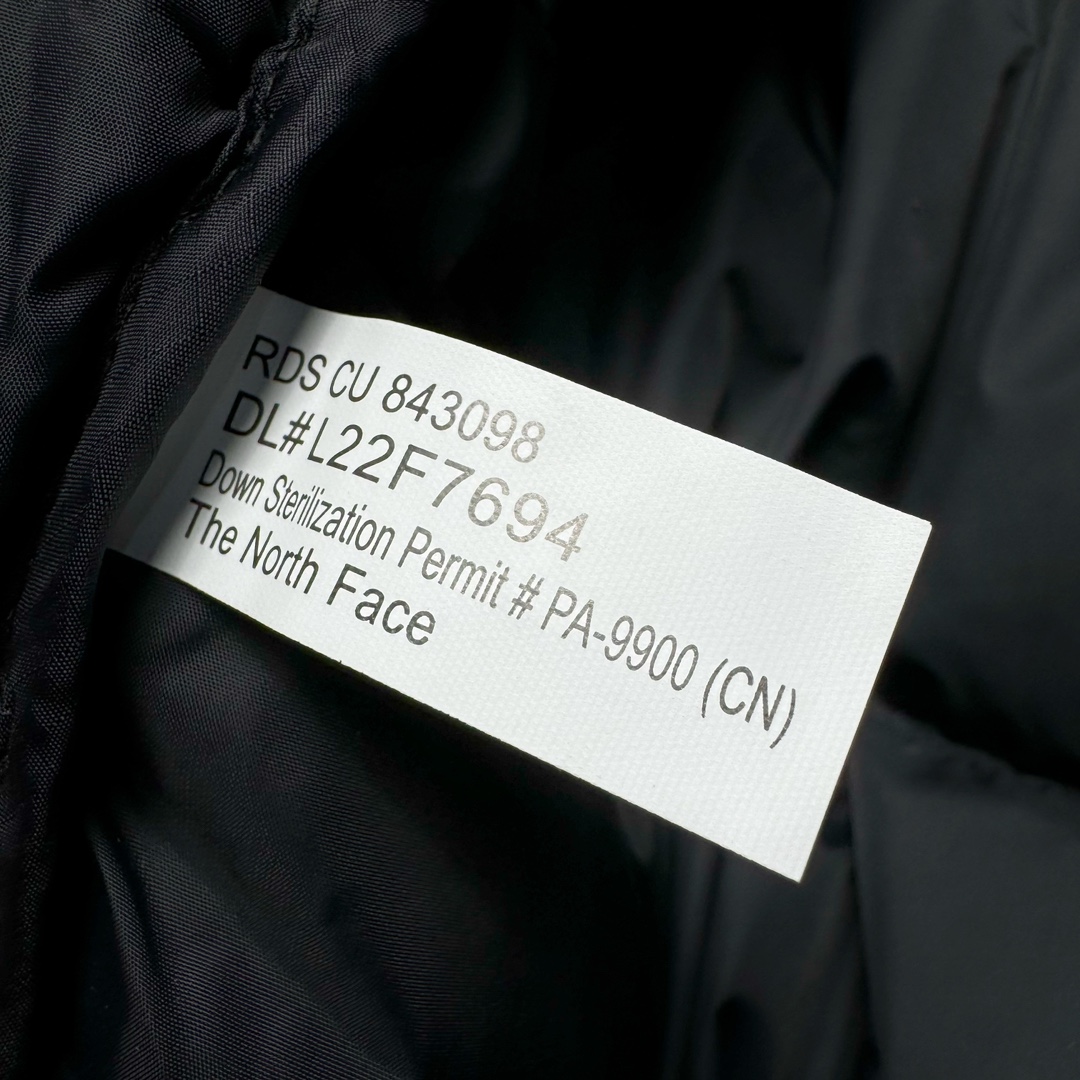图片[12]-＃K版暖冬福利 全年售后 THE NORTH FACE 1996 Nuptse 北面经典拼色系列户外羽绒服 全程亲手操刀全程跟踪自主订单 纯正美版原版开发回避市场错误版型雷区 中高端提平台外贸客户首选版本 细节领先市场 专治各种艺术家臭毛病 超低售后率 万件现货 稳定供应 永不断码 独家定制特调绒区分市面低价棉服 充绒380克以上蓬松饱和度上手秒懂 辅料材料均独家定制区分市场粗材劣质 原版定制防水面料随意检测区分市场 全新定制主标NFC 可随意自主手机检测 尺码：XS-XXL 黑色有3XL 粉色XS-XL-选品中心