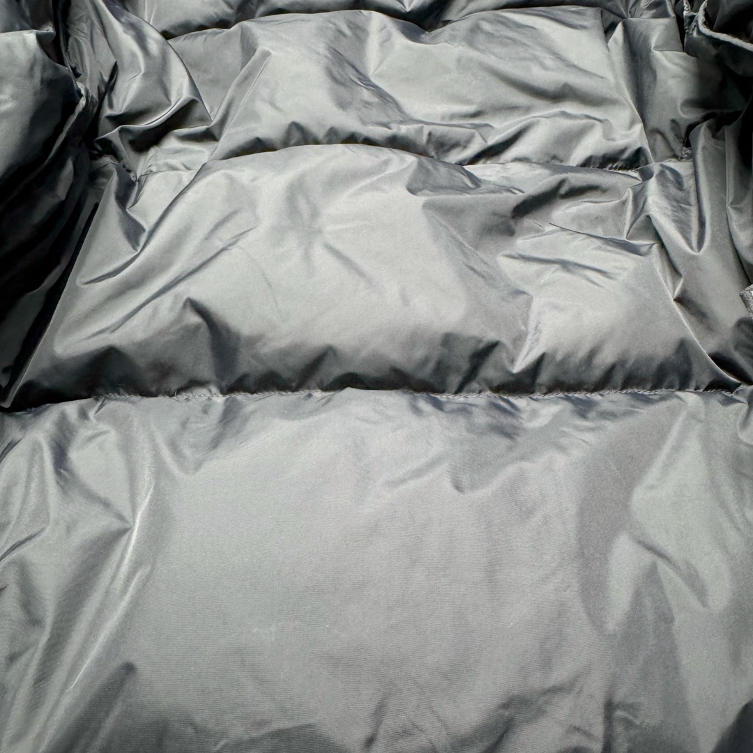 图片[11]-＃K版暖冬福利 全年售后 THE NORTH FACE 1996 Nuptse 北面经典拼色系列户外羽绒服 全程亲手操刀全程跟踪自主订单 纯正美版原版开发回避市场错误版型雷区 中高端提平台外贸客户首选版本 细节领先市场 专治各种艺术家臭毛病 超低售后率 万件现货 稳定供应 永不断码 独家定制特调绒区分市面低价棉服 充绒380克以上蓬松饱和度上手秒懂 辅料材料均独家定制区分市场粗材劣质 原版定制防水面料随意检测区分市场 全新定制主标NFC 可随意自主手机检测 尺码：XS-XXL 黑色有3XL 粉色XS-XL-选品中心