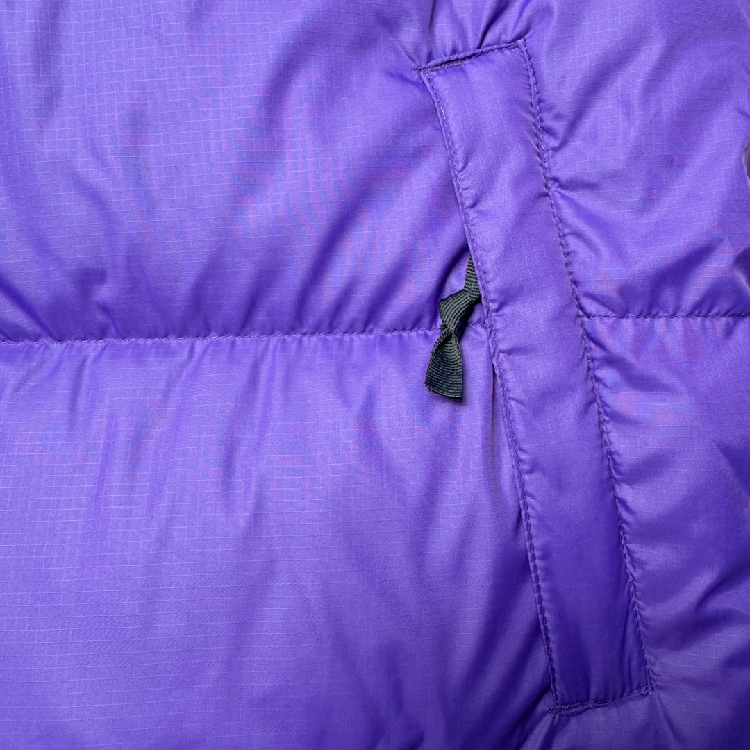 图片[5]-＃K版暖冬福利 全年售后 THE NORTH FACE 1996 Nuptse 北面经典拼色系列户外羽绒服 全程亲手操刀全程跟踪自主订单 纯正美版原版开发回避市场错误版型雷区 中高端提平台外贸客户首选版本 细节领先市场 专治各种艺术家臭毛病 超低售后率 万件现货 稳定供应 永不断码 独家定制特调绒区分市面低价棉服 充绒380克以上蓬松饱和度上手秒懂 辅料材料均独家定制区分市场粗材劣质 原版定制防水面料随意检测区分市场 全新定制主标NFC 可随意自主手机检测 尺码：XS-XXL 黑色有3XL 粉色XS-XL-选品中心