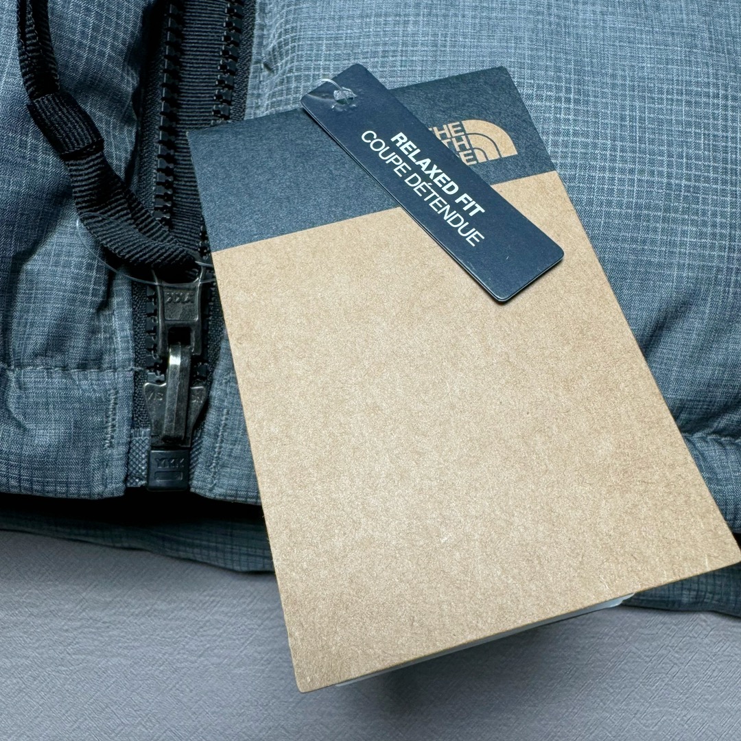 图片[12]-＃K版暖冬福利 全年售后 THE NORTH FACE 1996 Nuptse 北面经典拼色系列户外羽绒服 全程亲手操刀全程跟踪自主订单 纯正美版原版开发回避市场错误版型雷区 中高端提平台外贸客户首选版本 细节领先市场 专治各种艺术家臭毛病 超低售后率 万件现货 稳定供应 永不断码 独家定制特调绒区分市面低价棉服 充绒380克以上蓬松饱和度上手秒懂 辅料材料均独家定制区分市场粗材劣质 原版定制防水面料随意检测区分市场 全新定制主标NFC 可随意自主手机检测 尺码：XS-XXL 黑色有3XL 粉色XS-XL-选品中心