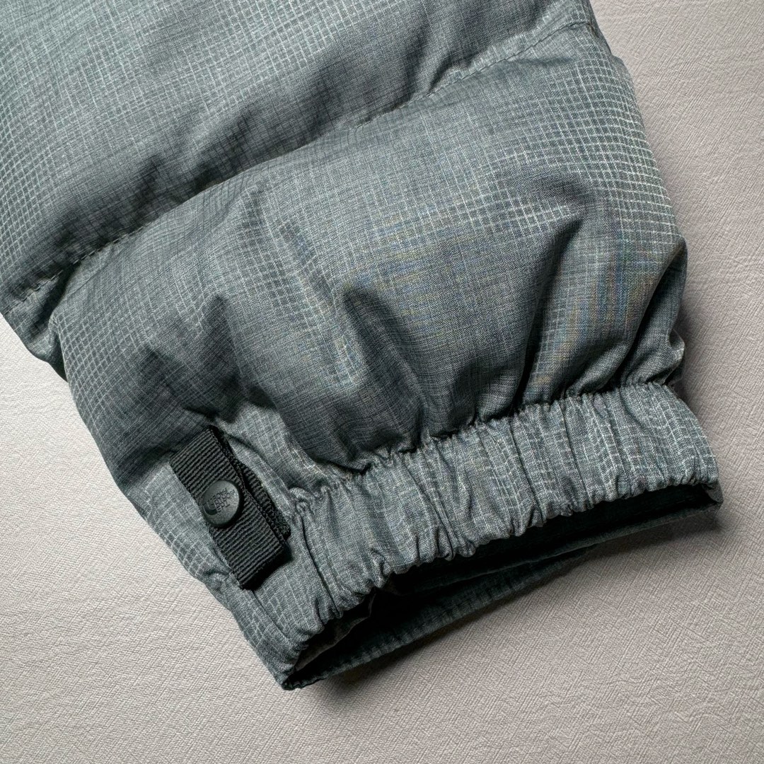 图片[10]-＃K版暖冬福利 全年售后 THE NORTH FACE 1996 Nuptse 北面经典拼色系列户外羽绒服 全程亲手操刀全程跟踪自主订单 纯正美版原版开发回避市场错误版型雷区 中高端提平台外贸客户首选版本 细节领先市场 专治各种艺术家臭毛病 超低售后率 万件现货 稳定供应 永不断码 独家定制特调绒区分市面低价棉服 充绒380克以上蓬松饱和度上手秒懂 辅料材料均独家定制区分市场粗材劣质 原版定制防水面料随意检测区分市场 全新定制主标NFC 可随意自主手机检测 尺码：XS-XXL 黑色有3XL 粉色XS-XL-选品中心