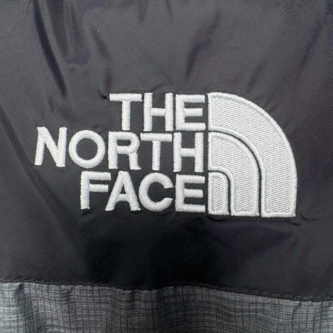 图片[6]-＃K版暖冬福利 全年售后 THE NORTH FACE 1996 Nuptse 北面经典拼色系列户外羽绒服 全程亲手操刀全程跟踪自主订单 纯正美版原版开发回避市场错误版型雷区 中高端提平台外贸客户首选版本 细节领先市场 专治各种艺术家臭毛病 超低售后率 万件现货 稳定供应 永不断码 独家定制特调绒区分市面低价棉服 充绒380克以上蓬松饱和度上手秒懂 辅料材料均独家定制区分市场粗材劣质 原版定制防水面料随意检测区分市场 全新定制主标NFC 可随意自主手机检测 尺码：XS-XXL 黑色有3XL 粉色XS-XL-选品中心