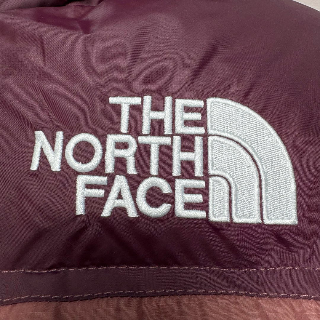 图片[5]-＃K版暖冬福利 全年售后 THE NORTH FACE 1996 Nuptse 北面经典拼色系列户外羽绒服 全程亲手操刀全程跟踪自主订单 纯正美版原版开发回避市场错误版型雷区 中高端提平台外贸客户首选版本 细节领先市场 专治各种艺术家臭毛病 超低售后率 万件现货 稳定供应 永不断码 独家定制特调绒区分市面低价棉服 充绒380克以上蓬松饱和度上手秒懂 辅料材料均独家定制区分市场粗材劣质 原版定制防水面料随意检测区分市场 全新定制主标NFC 可随意自主手机检测 尺码：XS-XXL 黑色有3XL 粉色XS-XL-选品中心