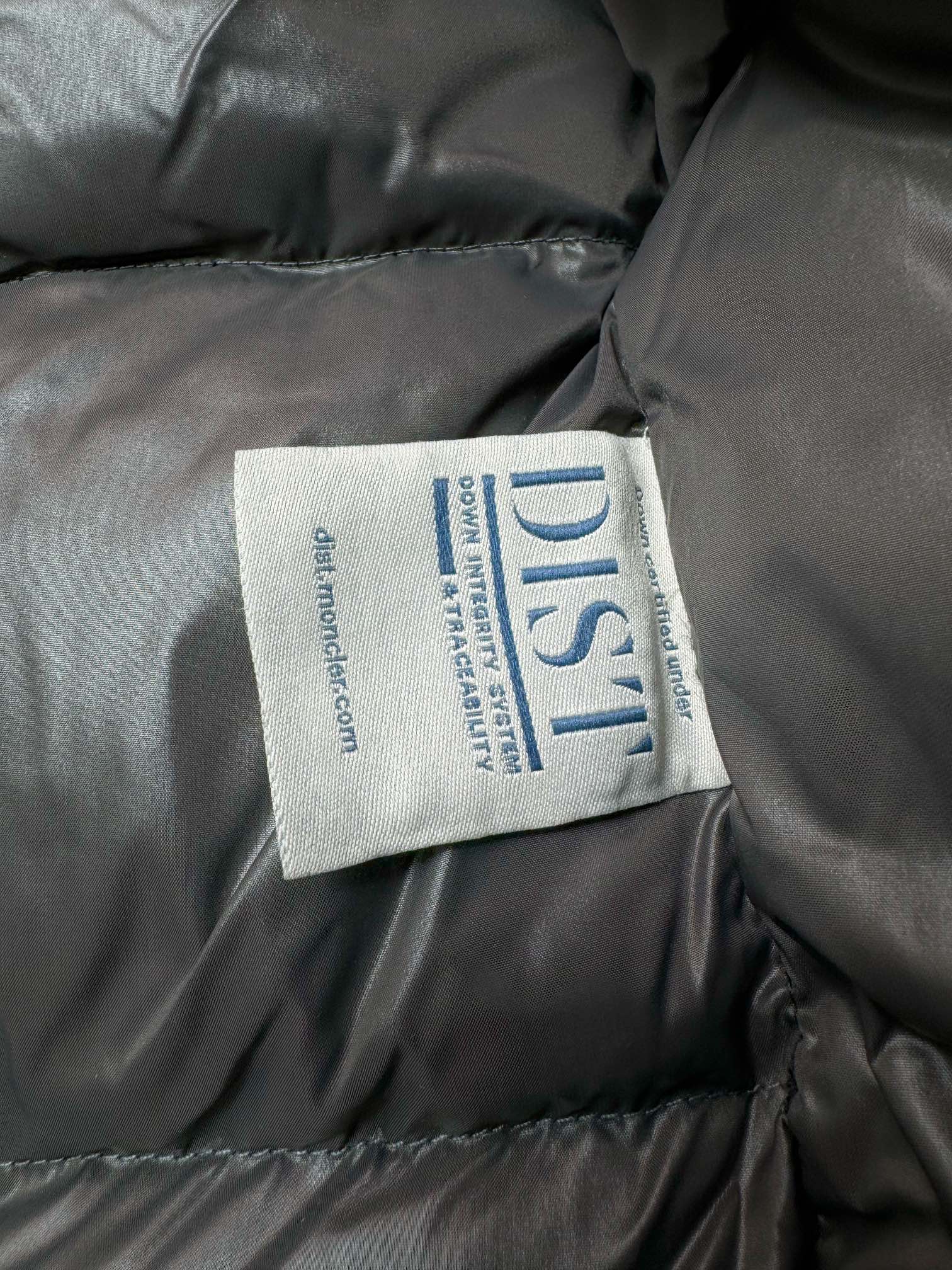 图片[10]-＃暖冬福利 Moncler Maya 蒙口玛雅专柜系列爆款 现货操作6000件 陈奕迅同款明星同款 亮光面连帽羽绒服 可拆卸帽子 专属定制纽扣可调节 双向品牌拉链 蒙口专用镭射防伪标 上身轻盈舒适 颜色：哑光 尺码：1–6码-选品中心