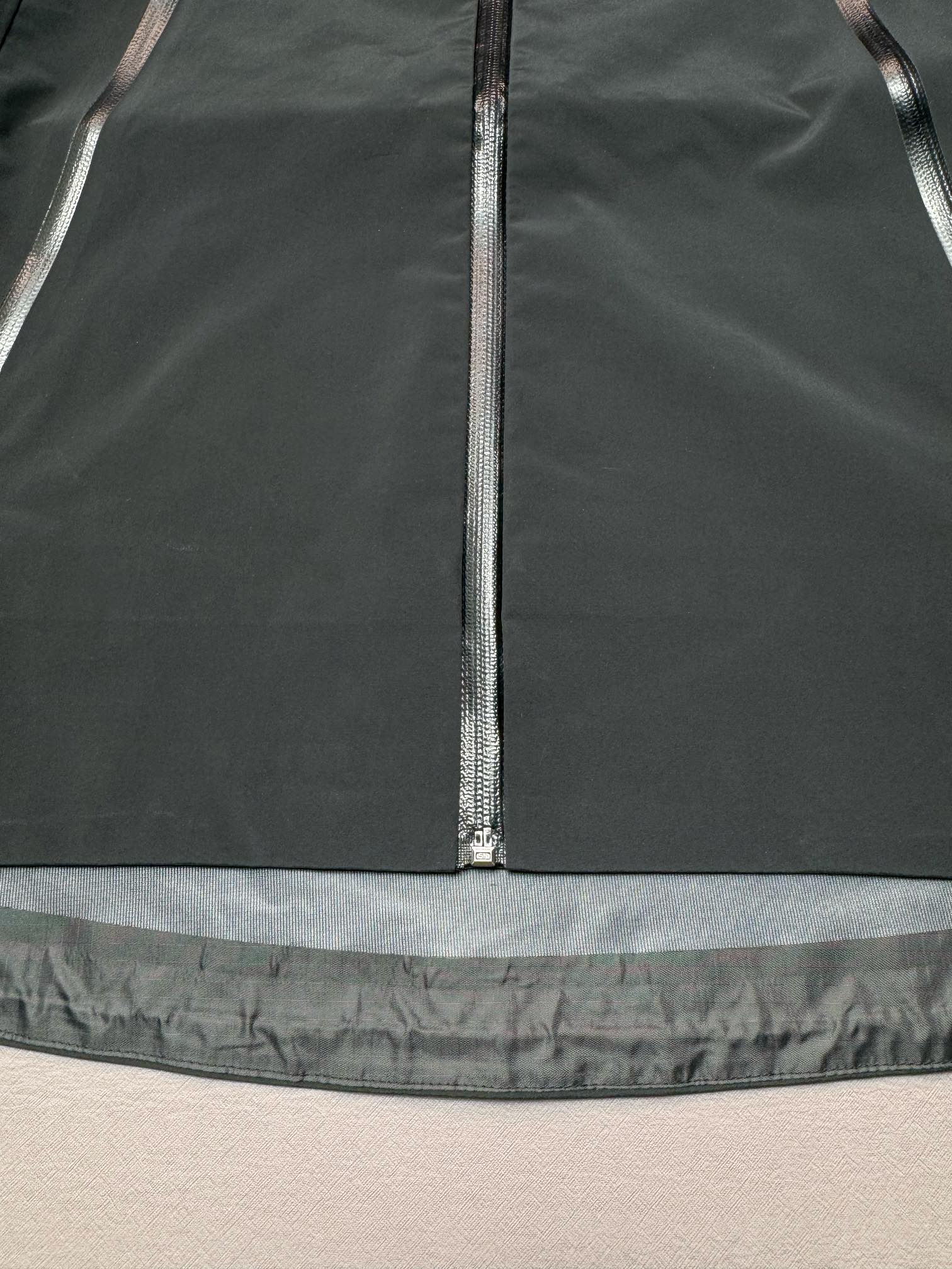 图片[5]-＃TZD Arcteryx Beta Lt 始祖鸟贝塔软壳连帽冲锋衣外套 台州顶级批次 现货供应 面料采用原厂防水N100d-X 3L ISO标准90（ISO4）级别的 GORE-TEX PRO 科技面料 透气性达到原厂标准5000+数值 面料特点 防污 防风 防尘 做到三防 耐寒 保温 男女同款 版型宽松百搭 户外运动防水 全套五金原厂定制Logo 无论是户外出行 还是日常通勤都是衣橱必备单品 尺码：S-XL-选品中心