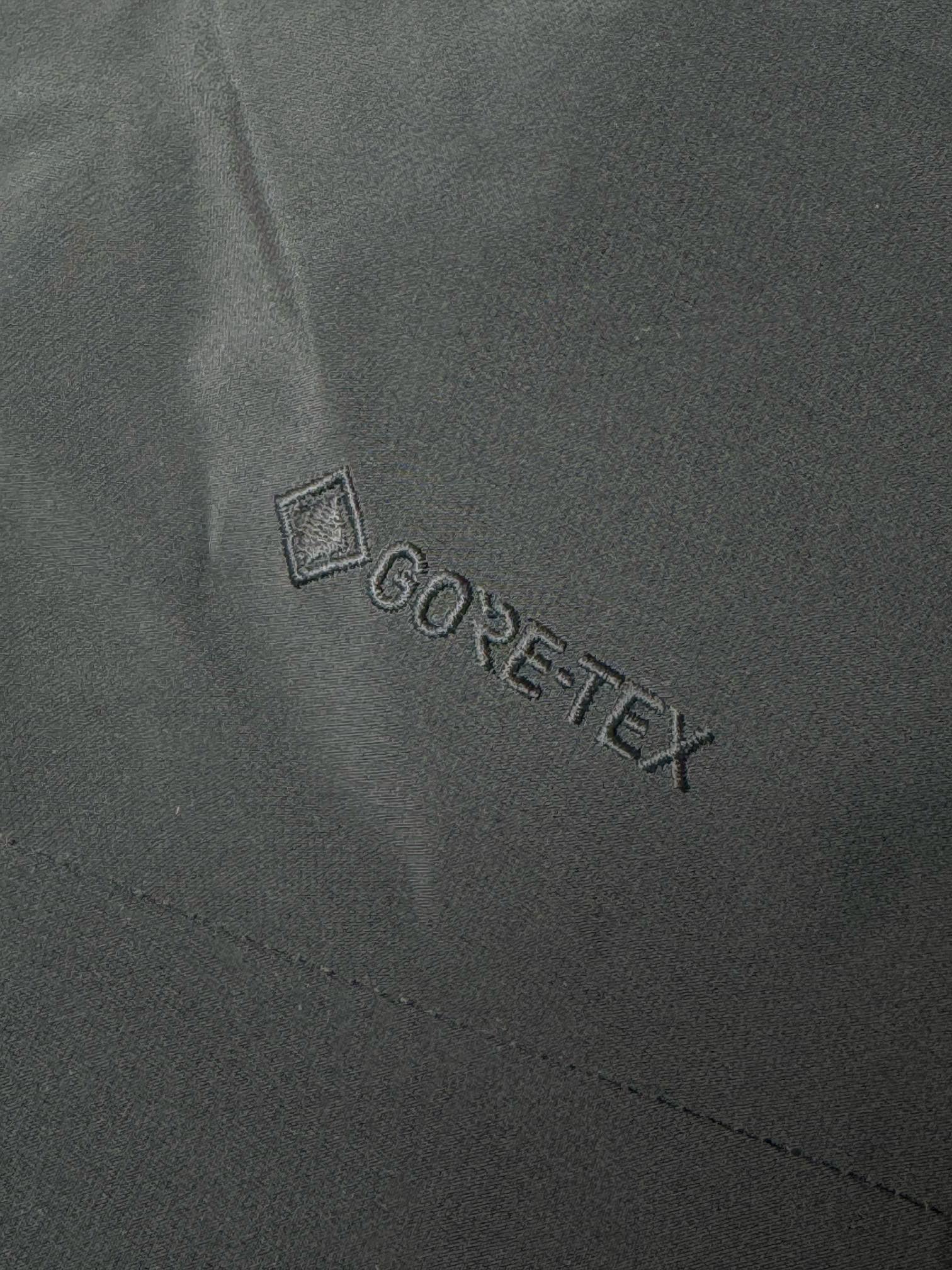 图片[3]-＃TZD Arcteryx Beta Lt 始祖鸟贝塔软壳连帽冲锋衣外套 台州顶级批次 现货供应 面料采用原厂防水N100d-X 3L ISO标准90（ISO4）级别的 GORE-TEX PRO 科技面料 透气性达到原厂标准5000+数值 面料特点 防污 防风 防尘 做到三防 耐寒 保温 男女同款 版型宽松百搭 户外运动防水 全套五金原厂定制Logo 无论是户外出行 还是日常通勤都是衣橱必备单品 尺码：S-XL-选品中心