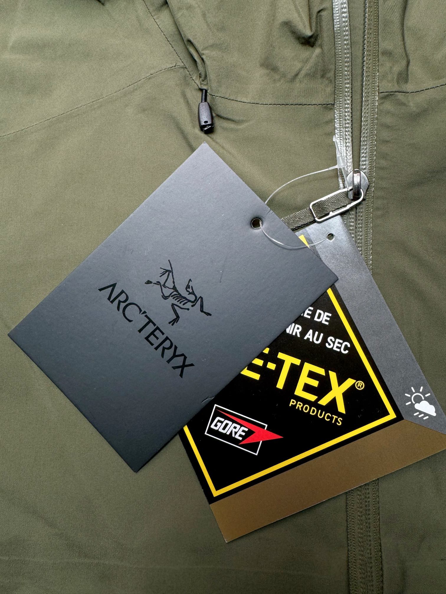 图片[3]-＃TZD Arcteryx Beta Lt 始祖鸟贝塔软壳连帽冲锋衣外套 台州顶级批次 现货供应 面料采用原厂防水N100d-X 3L ISO标准90（ISO4）级别的 GORE-TEX PRO 科技面料 透气性达到原厂标准5000+数值 面料特点 防污 防风 防尘 做到三防 耐寒 保温 男女同款 版型宽松百搭 户外运动防水 全套五金原厂定制Logo 无论是户外出行 还是日常通勤都是衣橱必备单品 尺码：S-XL-选品中心
