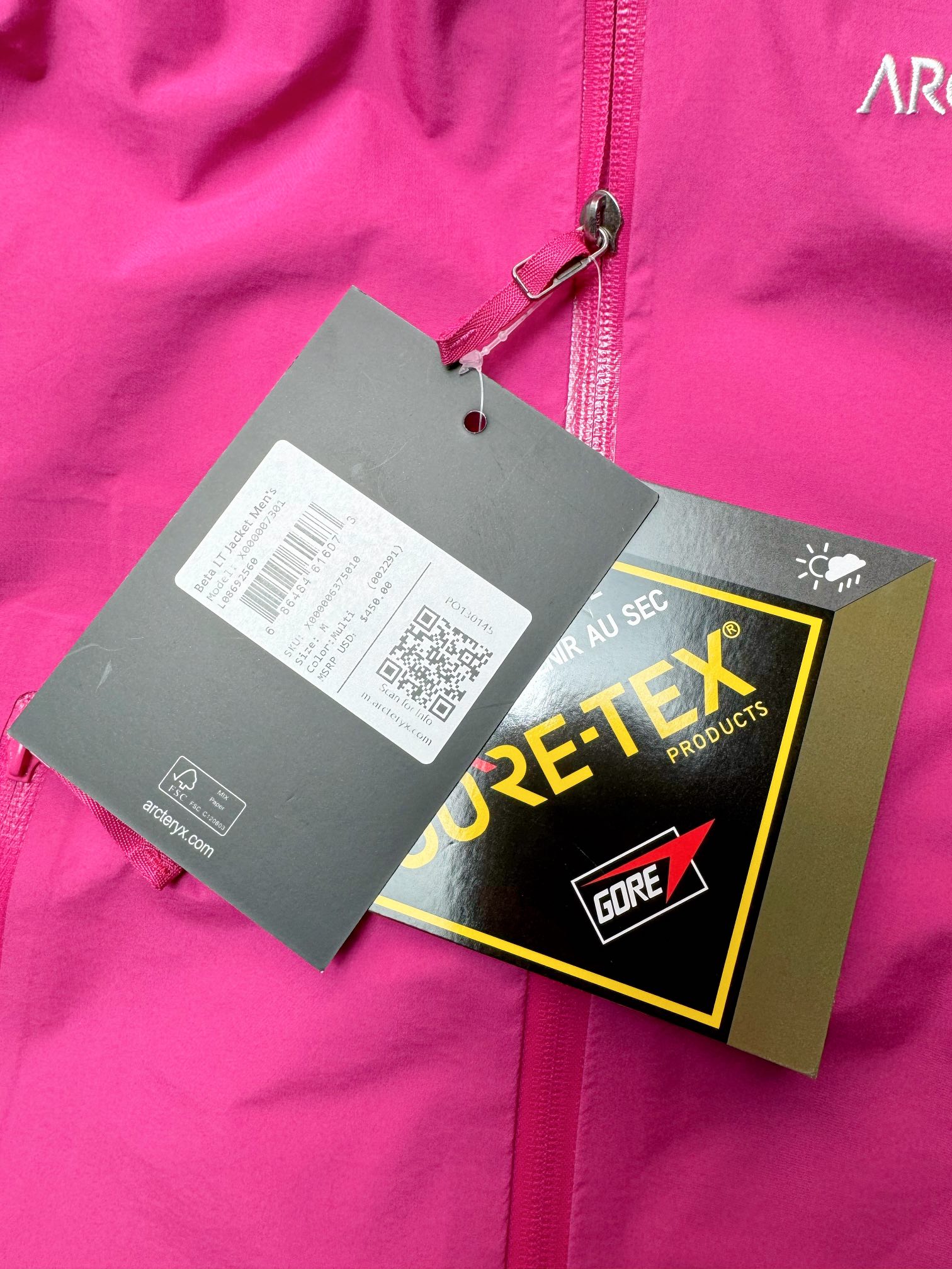 图片[6]-＃TZD Arcteryx Beta Lt 始祖鸟贝塔软壳连帽冲锋衣外套 台州顶级批次 现货供应 面料采用原厂防水N100d-X 3L ISO标准90（ISO4）级别的 GORE-TEX PRO 科技面料 透气性达到原厂标准5000+数值 面料特点 防污 防风 防尘 做到三防 耐寒 保温 男女同款 版型宽松百搭 户外运动防水 全套五金原厂定制Logo 无论是户外出行 还是日常通勤都是衣橱必备单品 尺码：S-XL-选品中心