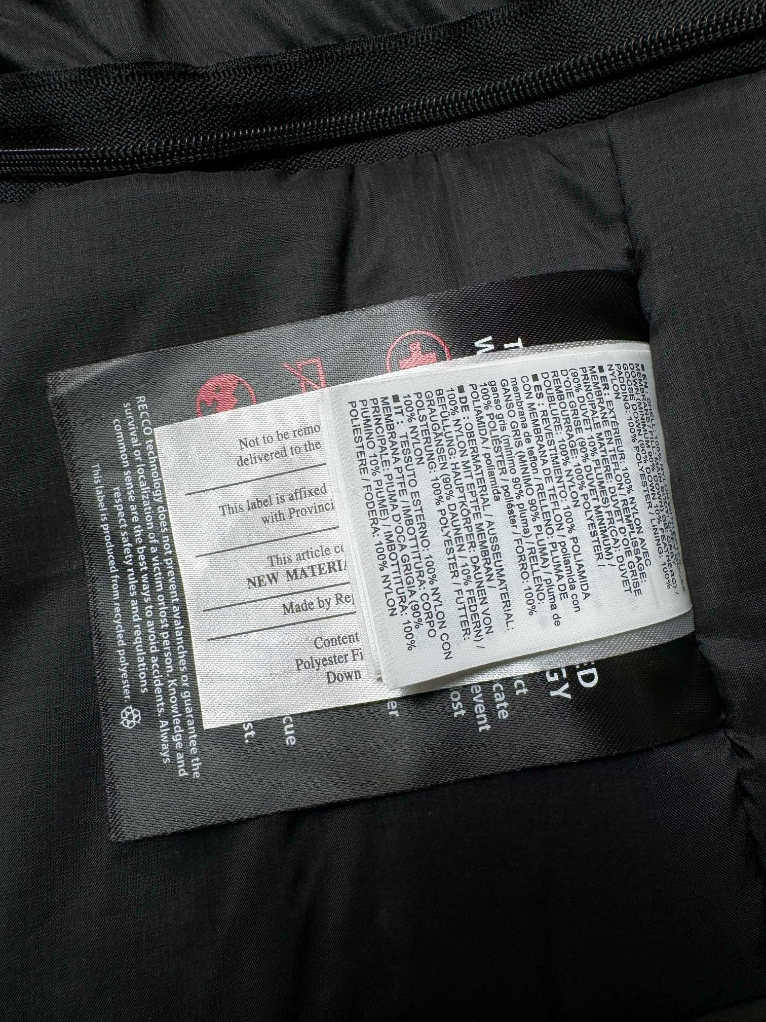 图片[14]-＃TZD Arcteryx Macai JACKET GORE-TEX Logo 始祖鸟徽标防水保暖连帽滑雪羽绒服 开发时间七个月之久 算是功能性雪地运动天花板的存在 衣服任意细节不惧对比 有比我好包退 全衣48道以上工序 可以理解为加了羽绒内胆的Sv硬壳冲锋衣 但不臃肿 重点说下刺绣 市面绣白线的为一眼假 ZP为灰色绣线(百灵达航机➕高士线) 原厂Gox 3L面料 灰鹅绒 风雪裙 是件真正可以驰骋各大雪场的硬东西 尺码：XS-S-M-L-XL-XXL-选品中心