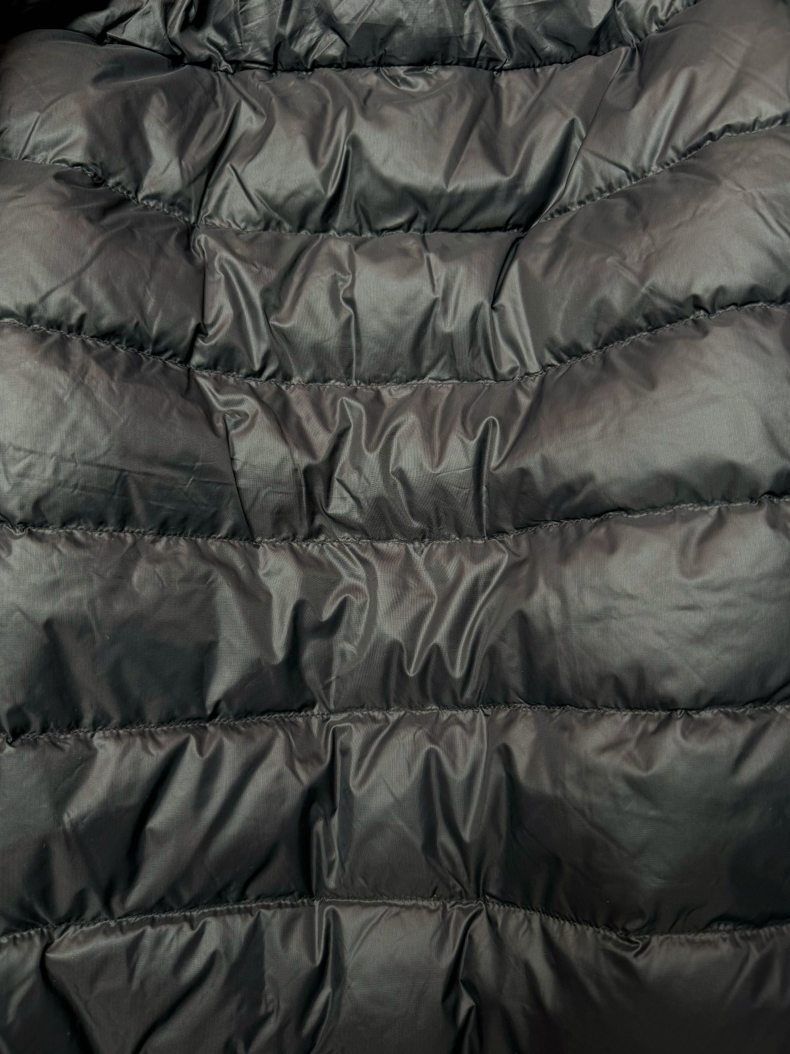 图片[11]-＃TZD Arcteryx Macai JACKET GORE-TEX Logo 始祖鸟徽标防水保暖连帽滑雪羽绒服 开发时间七个月之久 算是功能性雪地运动天花板的存在 衣服任意细节不惧对比 有比我好包退 全衣48道以上工序 可以理解为加了羽绒内胆的Sv硬壳冲锋衣 但不臃肿 重点说下刺绣 市面绣白线的为一眼假 ZP为灰色绣线(百灵达航机➕高士线) 原厂Gox 3L面料 灰鹅绒 风雪裙 是件真正可以驰骋各大雪场的硬东西 尺码：XS-S-M-L-XL-XXL-选品中心