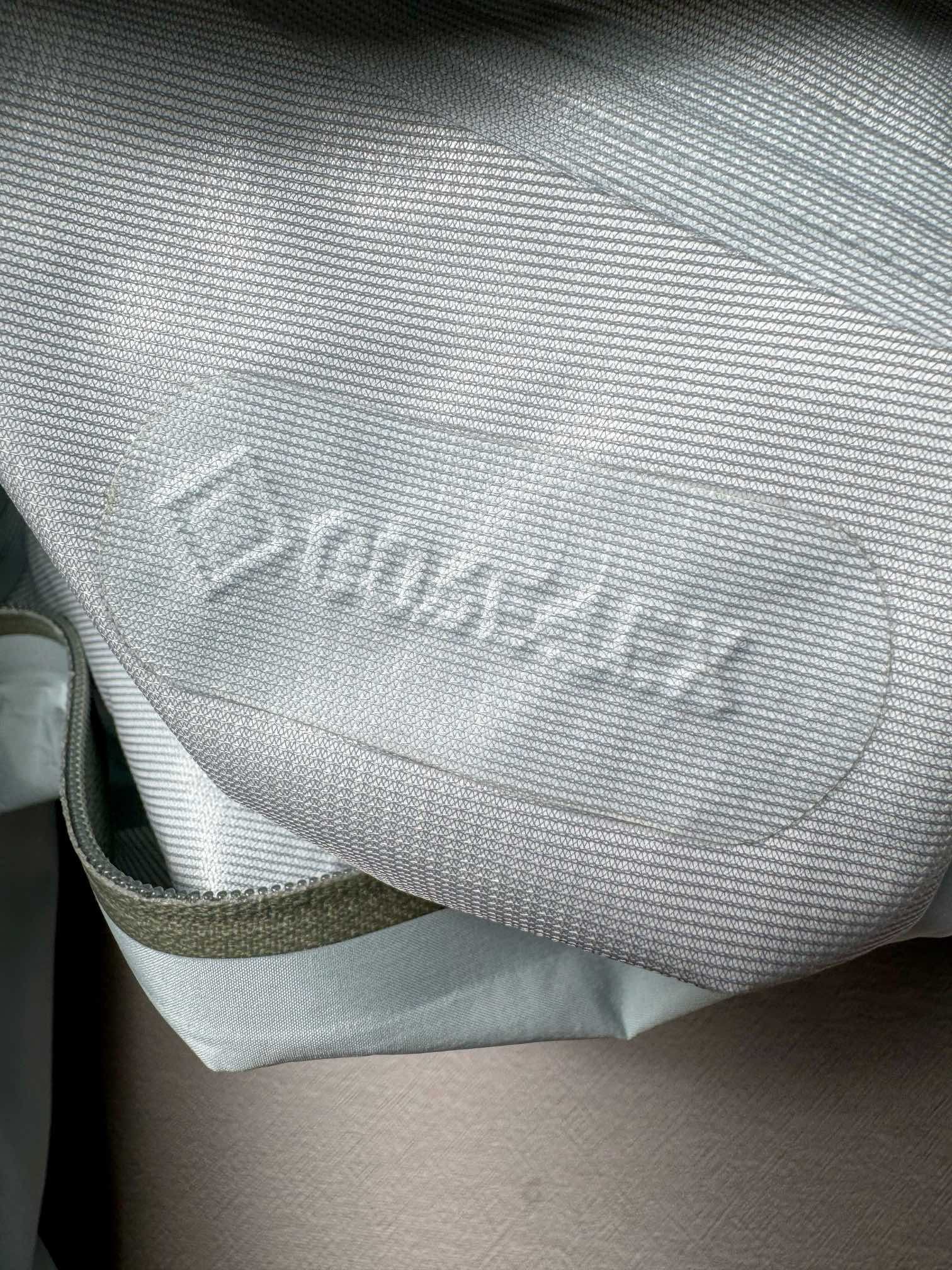 图片[8]-＃TZD Arcteryx Beta Lt 始祖鸟贝塔软壳连帽冲锋衣外套 台州顶级批次 现货供应 面料采用原厂防水N100d-X 3L ISO标准90（ISO4）级别的 GORE-TEX PRO 科技面料 透气性达到原厂标准5000+数值 面料特点 防污 防风 防尘 做到三防 耐寒 保温 男女同款 版型宽松百搭 户外运动防水 全套五金原厂定制Logo 无论是户外出行 还是日常通勤都是衣橱必备单品 尺码：S-XL-选品中心