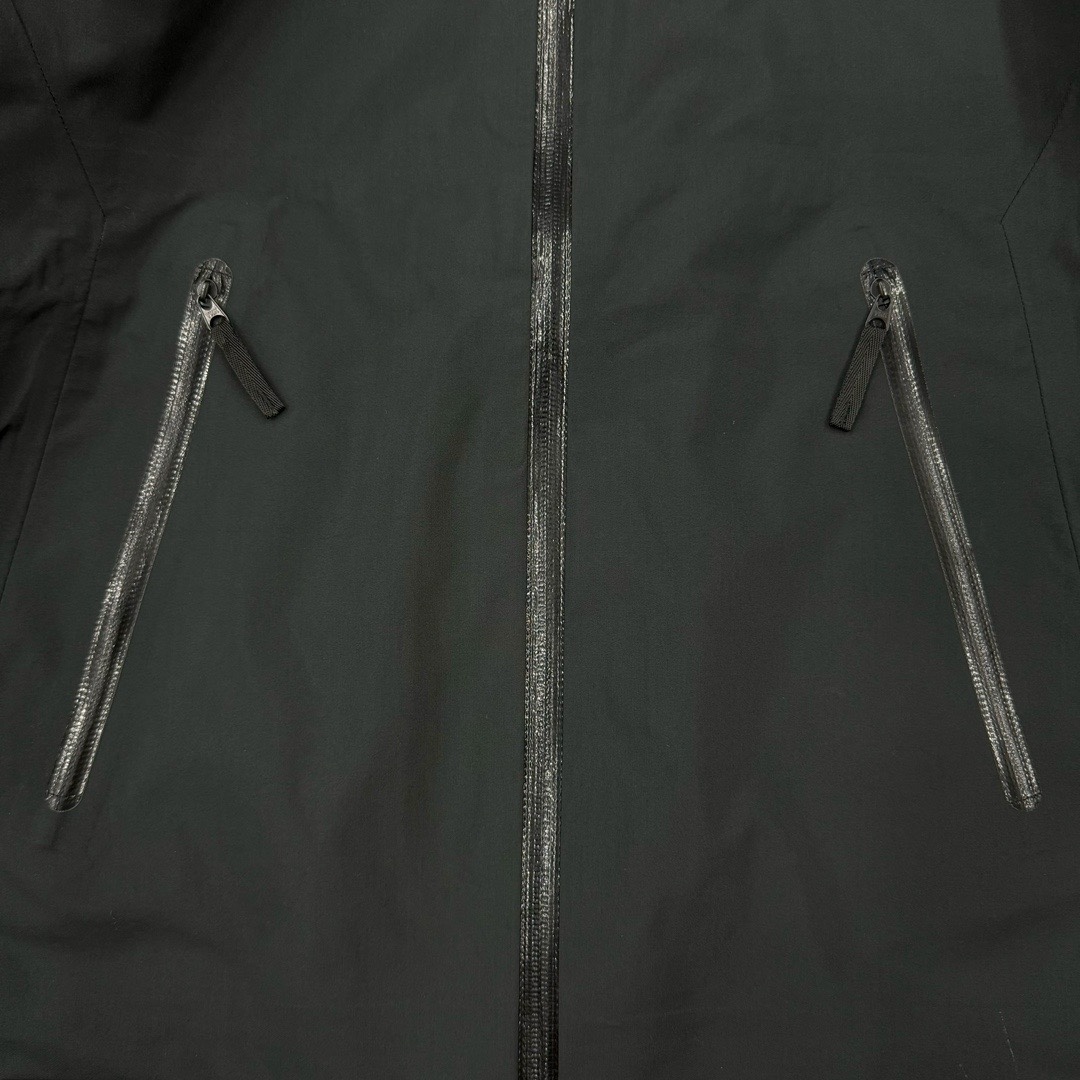 图片[18]-＃TZD Arcteryx Beta Lt 始祖鸟贝塔软壳连帽冲锋衣外套 台州顶级批次 现货供应 面料采用原厂防水N100d-X 3L ISO标准90（ISO4）级别的 GORE-TEX PRO 科技面料 透气性达到原厂标准5000+数值 面料特点 防污 防风 防尘 做到三防 耐寒 保温 男女同款 版型宽松百搭 户外运动防水 全套五金原厂定制Logo 无论是户外出行 还是日常通勤都是衣橱必备单品 尺码：S-XL-选品中心