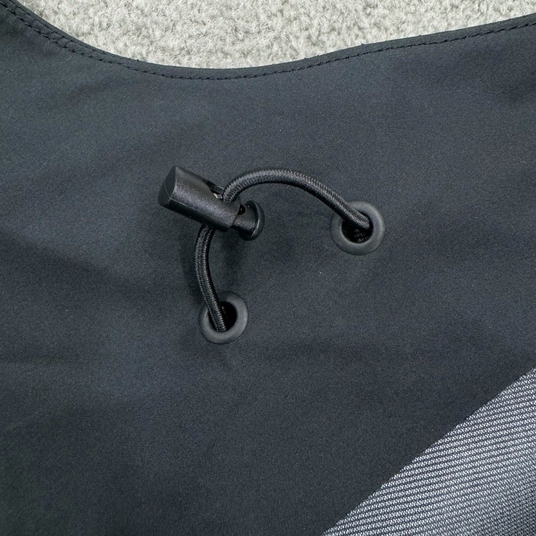 图片[14]-＃TZD Arcteryx Beta Lt 始祖鸟贝塔软壳连帽冲锋衣外套 台州顶级批次 现货供应 面料采用原厂防水N100d-X 3L ISO标准90（ISO4）级别的 GORE-TEX PRO 科技面料 透气性达到原厂标准5000+数值 面料特点 防污 防风 防尘 做到三防 耐寒 保温 男女同款 版型宽松百搭 户外运动防水 全套五金原厂定制Logo 无论是户外出行 还是日常通勤都是衣橱必备单品 尺码：S-XL-选品中心