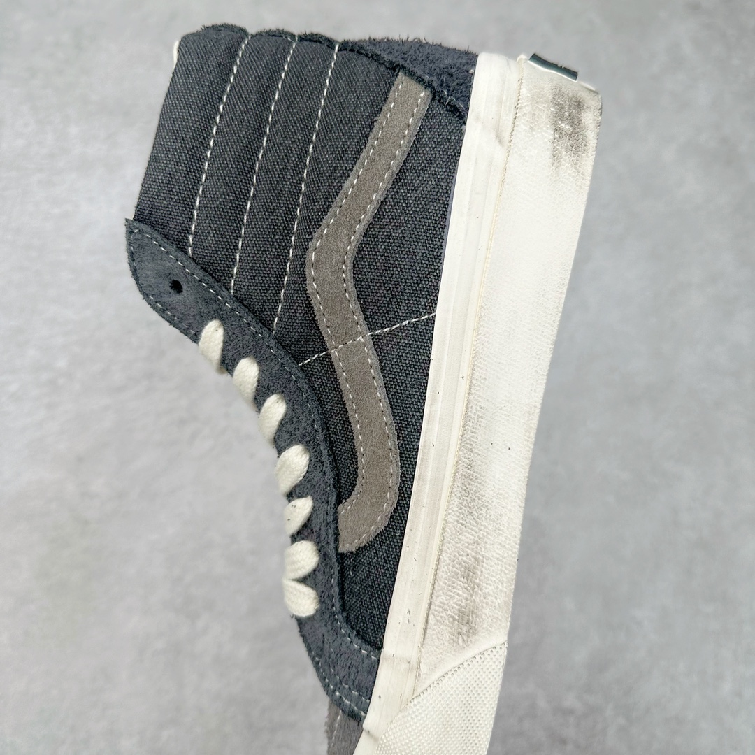 图片[7]-Notre x Vans Premium Sk8-Hi 38 面料与细节全面升级 材质依旧是以长绒麂皮为主并辅以棉麻材质打造，则是脱离了 Notre 擅长的多材质拼接设计转而使用单一的棉麻材质打造鞋身，分别采用黑灰以及白绿两种配色，最经典的条纹设计外，还在鞋身上做出了不同程度的擦黑、水洗的做旧效果。 货号：VN000CR0RVN 货号：VN000CR0BWQ 尺码：35 36.5 37 38 38.5 39 40 40.5 41 42 42.5 43 44-选品中心
