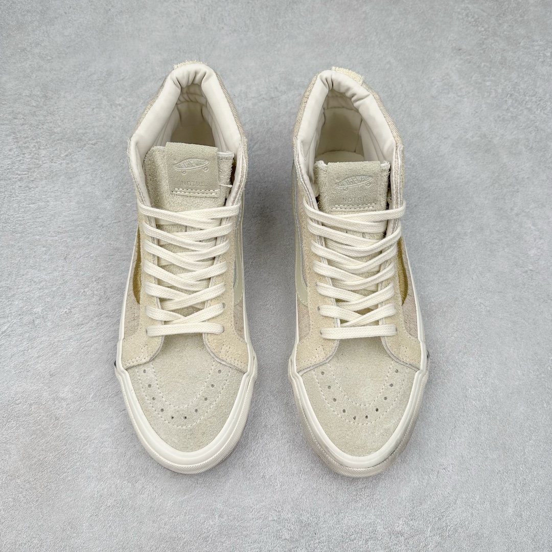 图片[2]-Notre x Vans Premium Sk8-Hi 38 面料与细节全面升级 材质依旧是以长绒麂皮为主并辅以棉麻材质打造，则是脱离了 Notre 擅长的多材质拼接设计转而使用单一的棉麻材质打造鞋身，分别采用黑灰以及白绿两种配色，最经典的条纹设计外，还在鞋身上做出了不同程度的擦黑、水洗的做旧效果。 货号：VN000CR0RVN 货号：VN000CR0BWQ 尺码：35 36.5 37 38 38.5 39 40 40.5 41 42 42.5 43 44-选品中心
