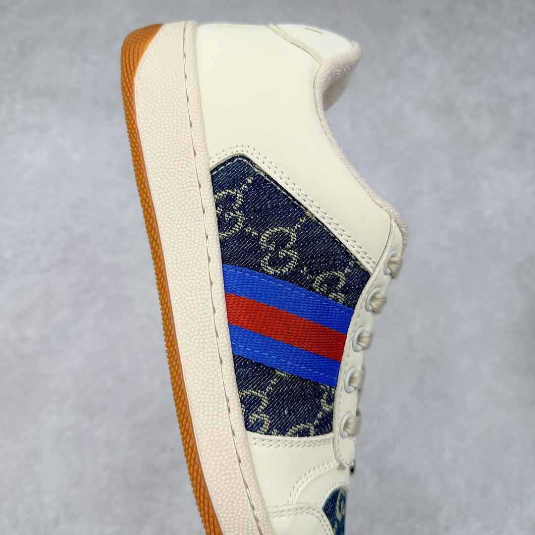 图片[6]-＃福利特价 Gucci Screener sneaker 古驰双G小脏鞋系列复古怀旧校园风低帮板鞋 全套原楦原纸版原鞋开模 纯手工水洗做旧处理 侧面条纹饰带 原厂定制 原厂数据电绣 清晰立体 全鞋电脑针车 紧密相连 针距密度一致 环保乳胶注塑鞋垫 厚度脚感还原原版 皮面裁剪部位 统一油边封口工艺 右脚鞋侧嵌入NFC防伪芯片装置＋鞋盒标二唯码扫描 秒进官网 专柜全套包装 防尘袋 说明书 质保卡 购物袋 尺码：35 36 37 38 39 40 41 42 43 44 45-选品中心