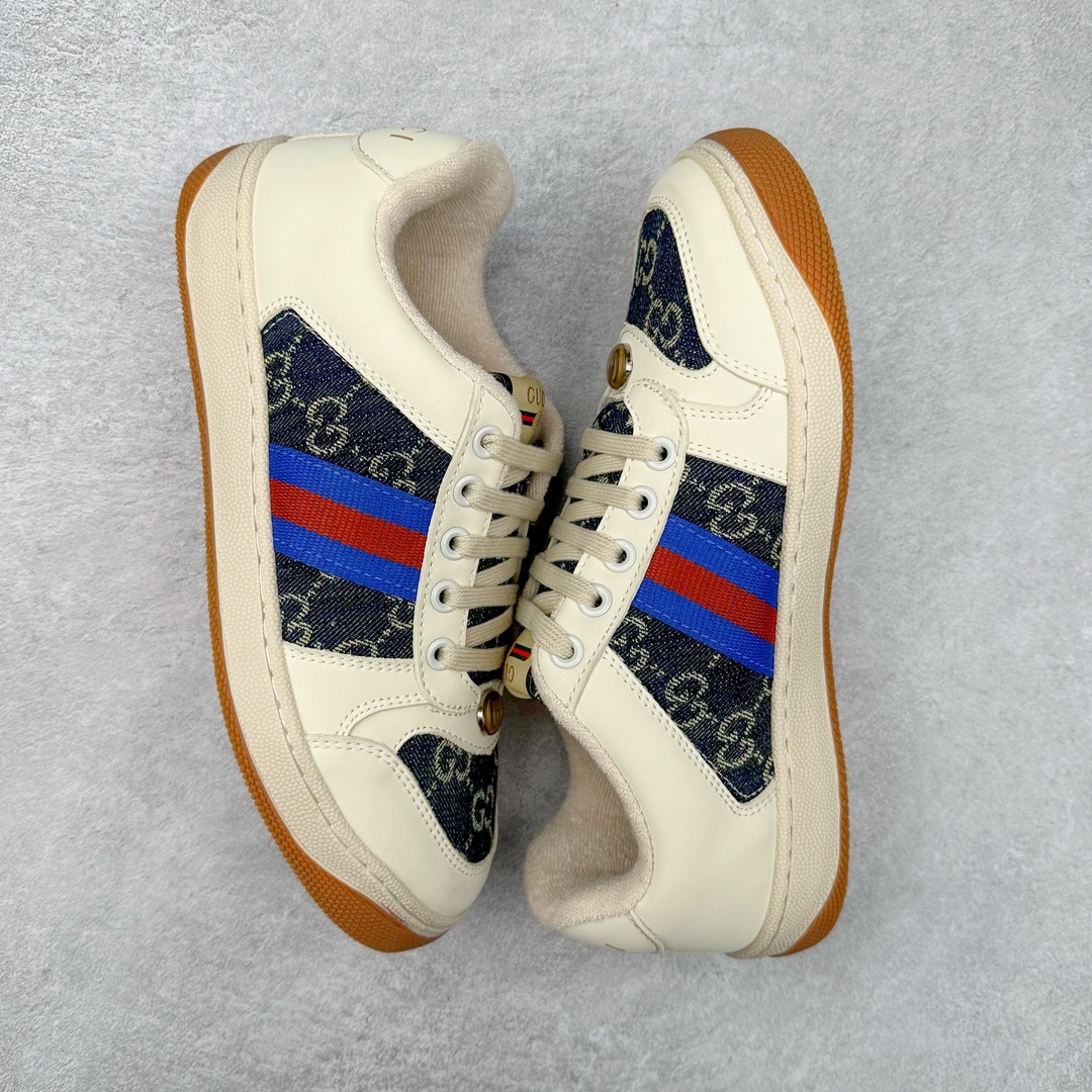 图片[3]-＃福利特价 Gucci Screener sneaker 古驰双G小脏鞋系列复古怀旧校园风低帮板鞋 全套原楦原纸版原鞋开模 纯手工水洗做旧处理 侧面条纹饰带 原厂定制 原厂数据电绣 清晰立体 全鞋电脑针车 紧密相连 针距密度一致 环保乳胶注塑鞋垫 厚度脚感还原原版 皮面裁剪部位 统一油边封口工艺 右脚鞋侧嵌入NFC防伪芯片装置＋鞋盒标二唯码扫描 秒进官网 专柜全套包装 防尘袋 说明书 质保卡 购物袋 尺码：35 36 37 38 39 40 41 42 43 44 45-选品中心