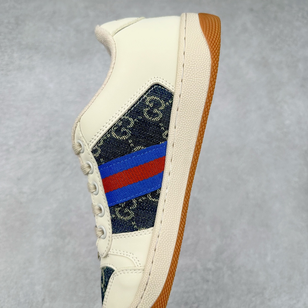 图片[7]-＃福利特价 Gucci Screener sneaker 古驰双G小脏鞋系列复古怀旧校园风低帮板鞋 全套原楦原纸版原鞋开模 纯手工水洗做旧处理 侧面条纹饰带 原厂定制 原厂数据电绣 清晰立体 全鞋电脑针车 紧密相连 针距密度一致 环保乳胶注塑鞋垫 厚度脚感还原原版 皮面裁剪部位 统一油边封口工艺 右脚鞋侧嵌入NFC防伪芯片装置＋鞋盒标二唯码扫描 秒进官网 专柜全套包装 防尘袋 说明书 质保卡 购物袋 尺码：35 36 37 38 39 40 41 42 43 44 45-选品中心