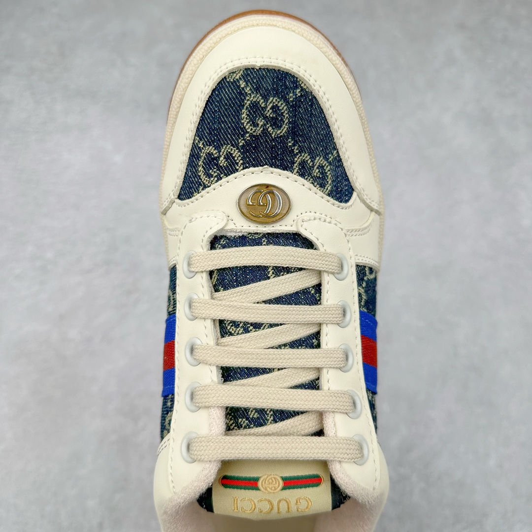 图片[4]-＃福利特价 Gucci Screener sneaker 古驰双G小脏鞋系列复古怀旧校园风低帮板鞋 全套原楦原纸版原鞋开模 纯手工水洗做旧处理 侧面条纹饰带 原厂定制 原厂数据电绣 清晰立体 全鞋电脑针车 紧密相连 针距密度一致 环保乳胶注塑鞋垫 厚度脚感还原原版 皮面裁剪部位 统一油边封口工艺 右脚鞋侧嵌入NFC防伪芯片装置＋鞋盒标二唯码扫描 秒进官网 专柜全套包装 防尘袋 说明书 质保卡 购物袋 尺码：35 36 37 38 39 40 41 42 43 44 45-选品中心